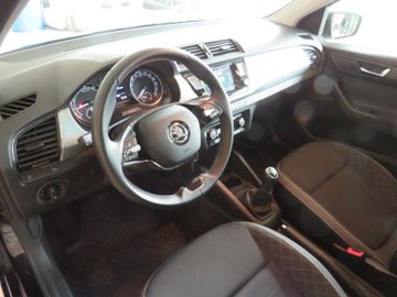 Fahrzeugabbildung SKODA Fabia Combi Ambition NAVI/APP SITZH PDC GJ 1.HD