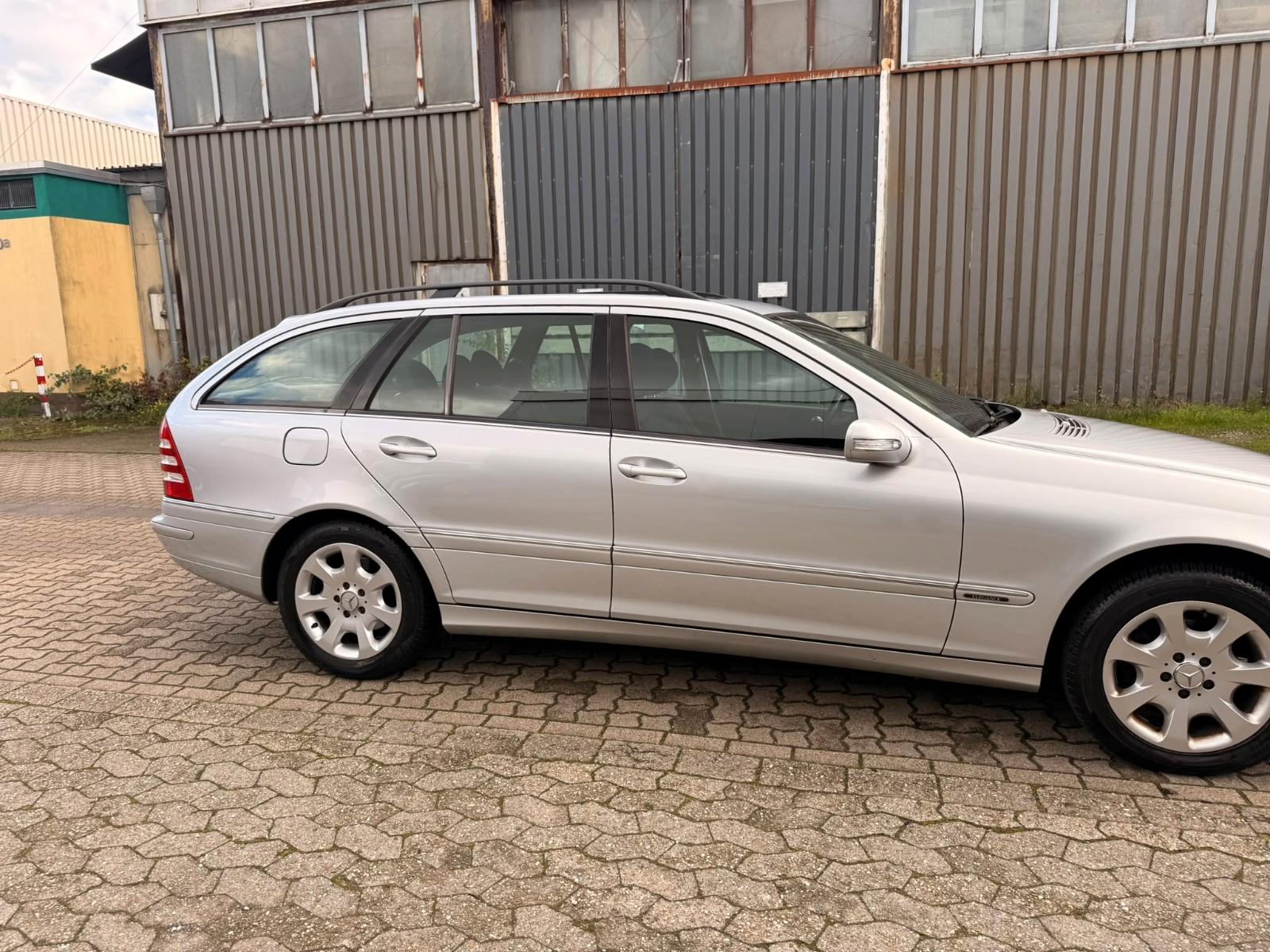 Mercedes-Benz C200 2006 — photo 22