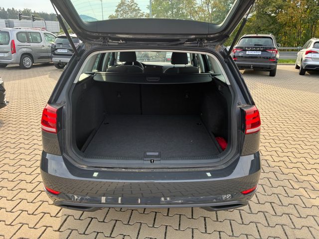 Fahrzeugabbildung Volkswagen Golf VII Variant >Navi/Klima/VW Connect<
