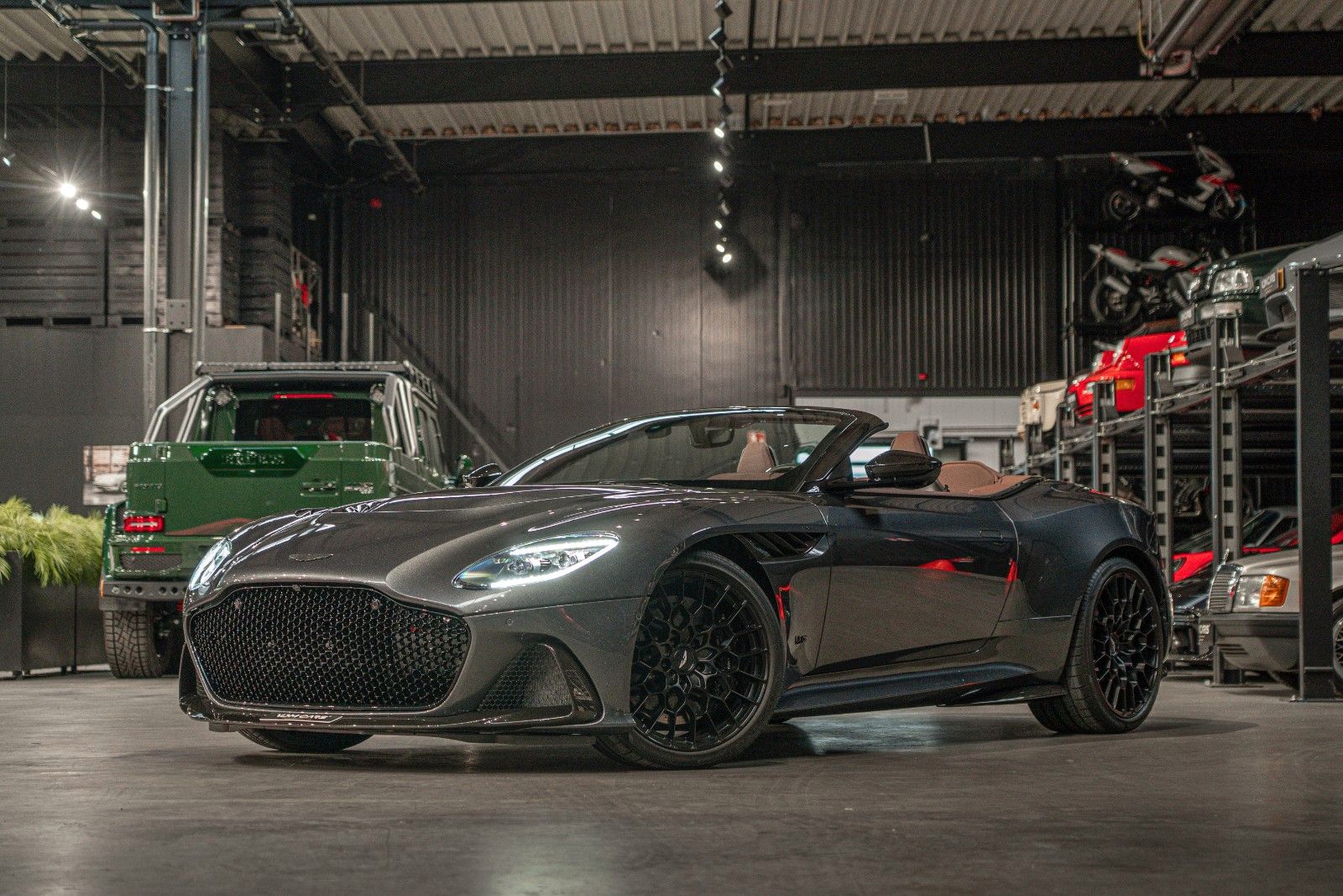 ASTON MARTIN DBS