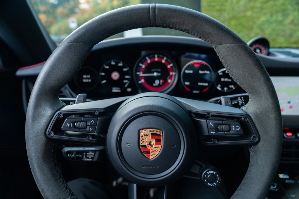 Porsche 992 Carrera 4 GTS/ MATRIX/ 18-WEGE/ LIFT/ BOSE Porsche 992 Carrera 4 GTS/ MATRIX/ 18-WEGE/ LIFT/ BOSE