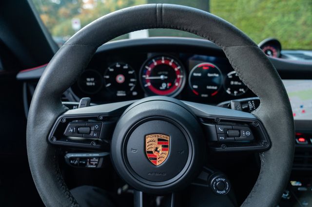 Porsche 992 Carrera 4 GTS/ MATRIX/ 18-WEGE/ LIFT/ BOSE Porsche 992 Carrera 4 GTS/ MATRIX/ 18-WEGE/ LIFT/ BOSE