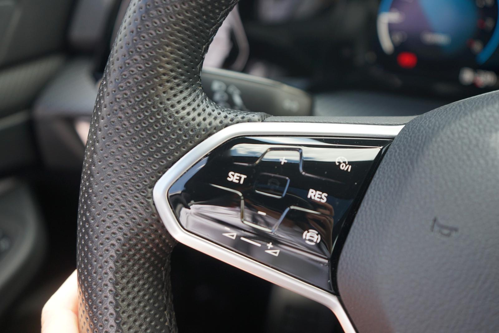 Volkswagen Golf VIII Variant 1.5 TSI R-Line LED Panorama, миниатюра 24