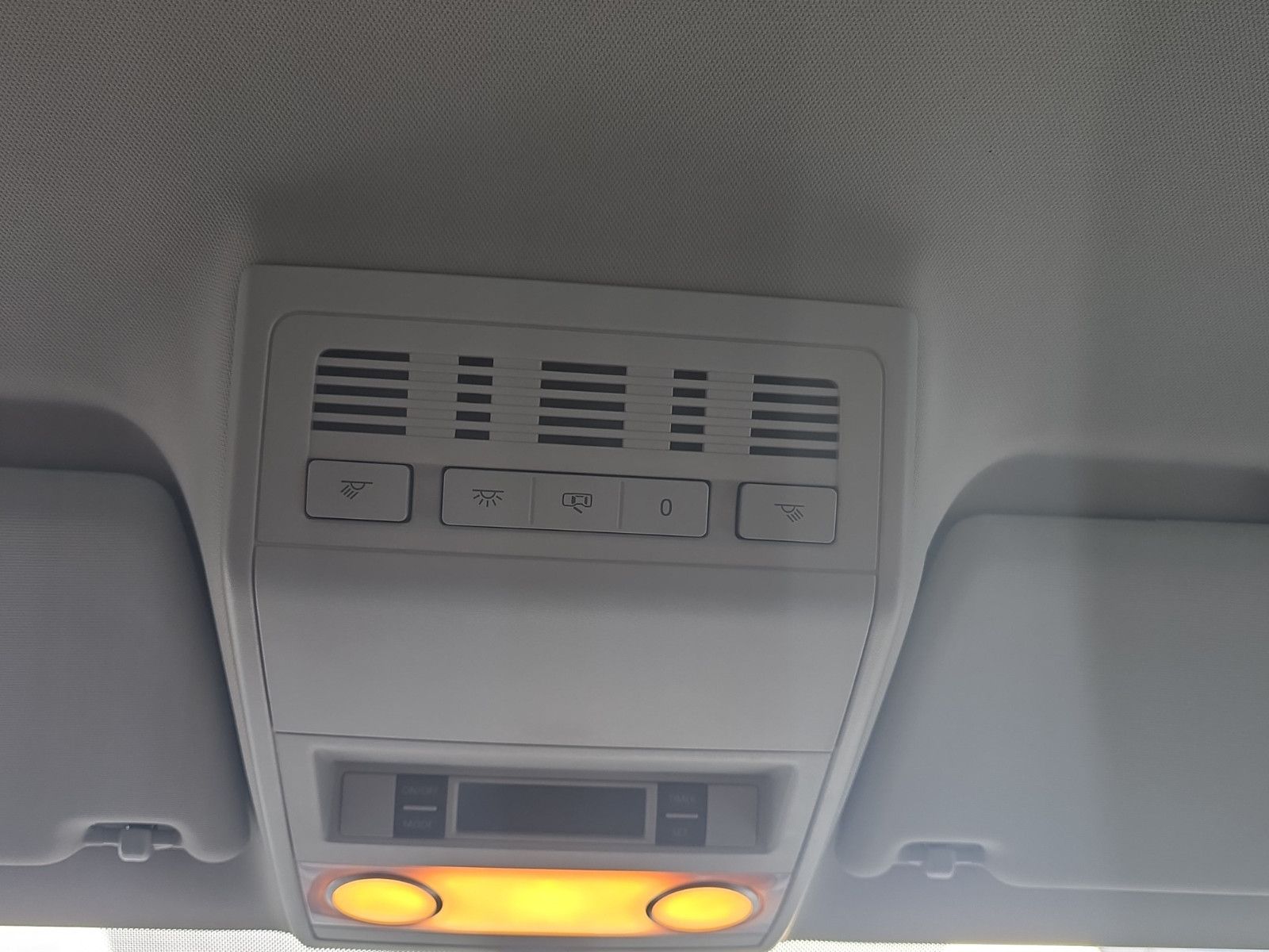 Fahrzeugabbildung Volkswagen T6 Multivan Generation Six+DSG+7 Sitze+AHK+LED