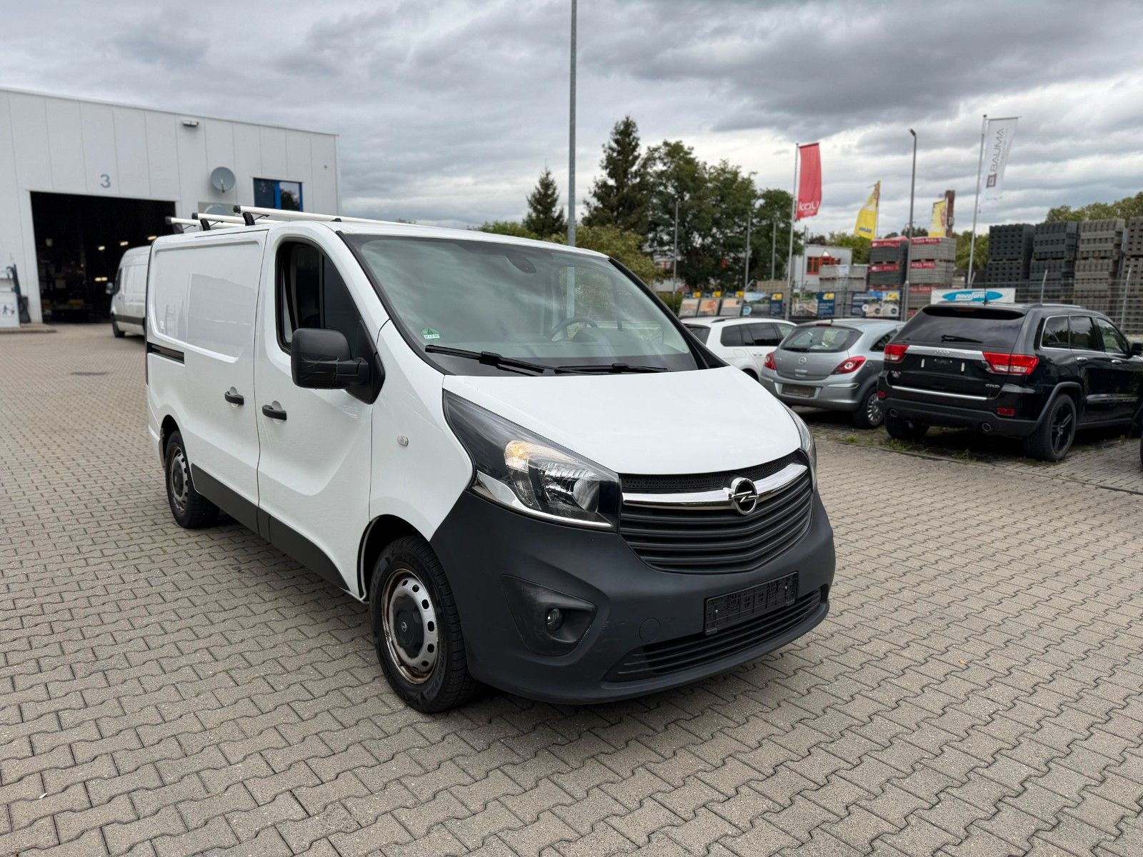 Opel Vivaro - 1