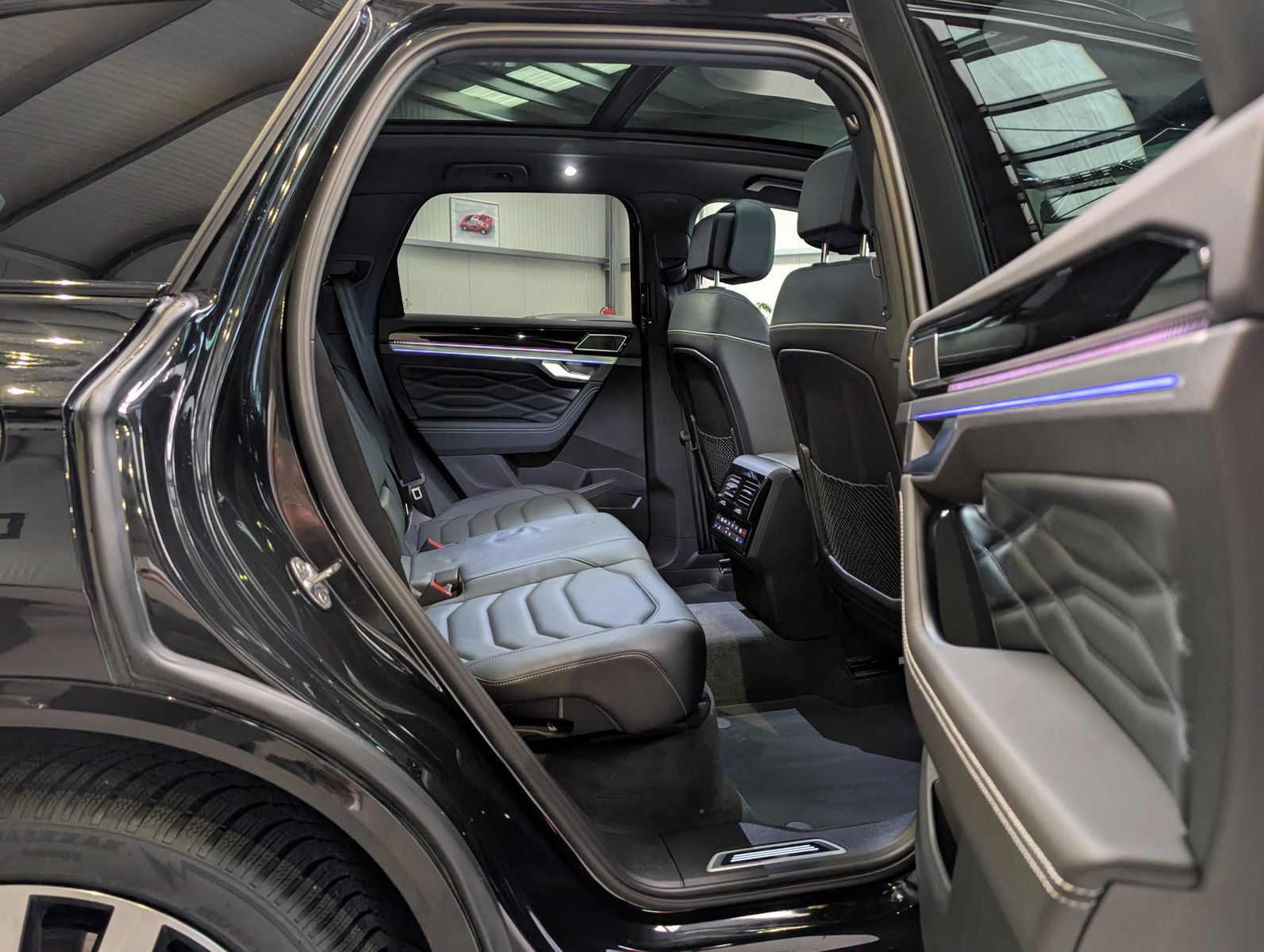Fahrzeugabbildung Volkswagen Touareg 3.0 TDI 4M R-Line Komfort-Paket UPE 111T