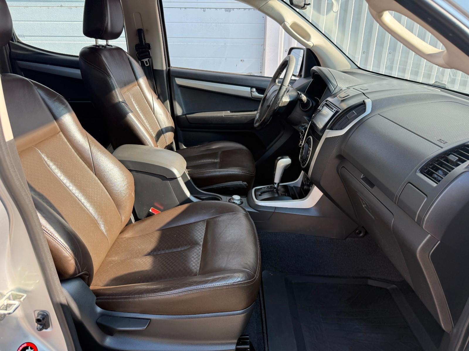 Isuzu D-Max Double Cab 4WD – 163 ch – Automatique – Cuir