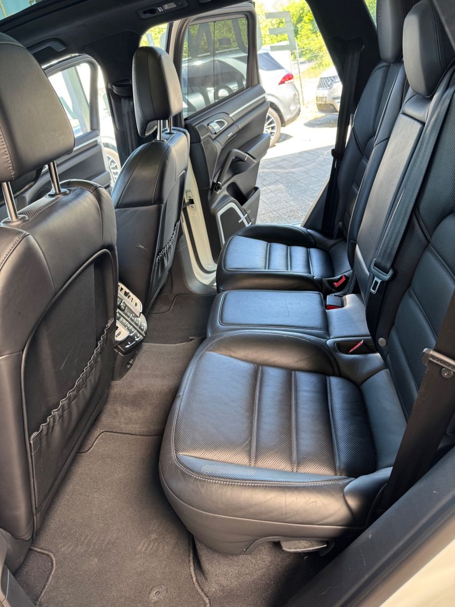 Fahrzeugabbildung Porsche Cayenne Turbo/PCCB/Panodach/Burmester/Voll!
