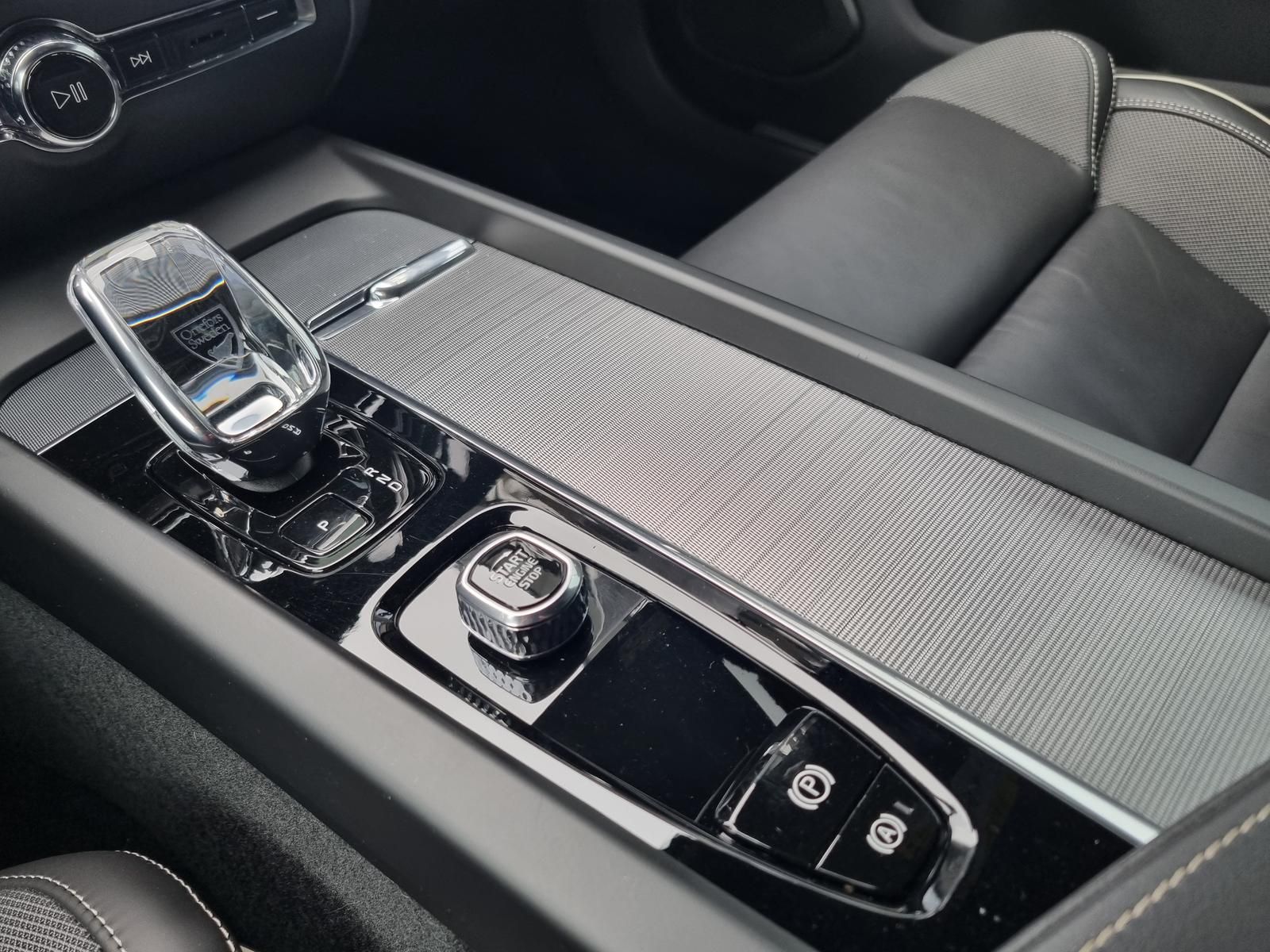 Fahrzeugabbildung Volvo V60 B4 Diesel Plus Dark 'Standheizung'