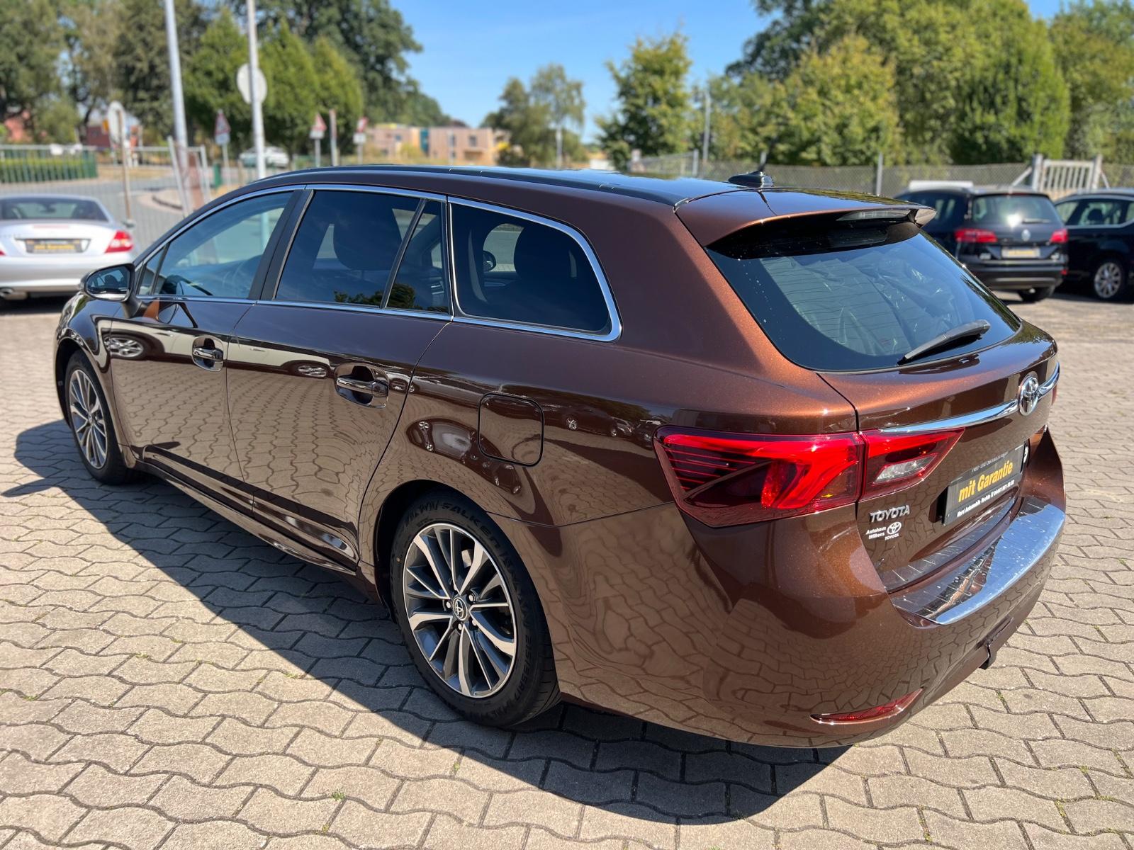 Toyota Avensis 2015 — photo 12