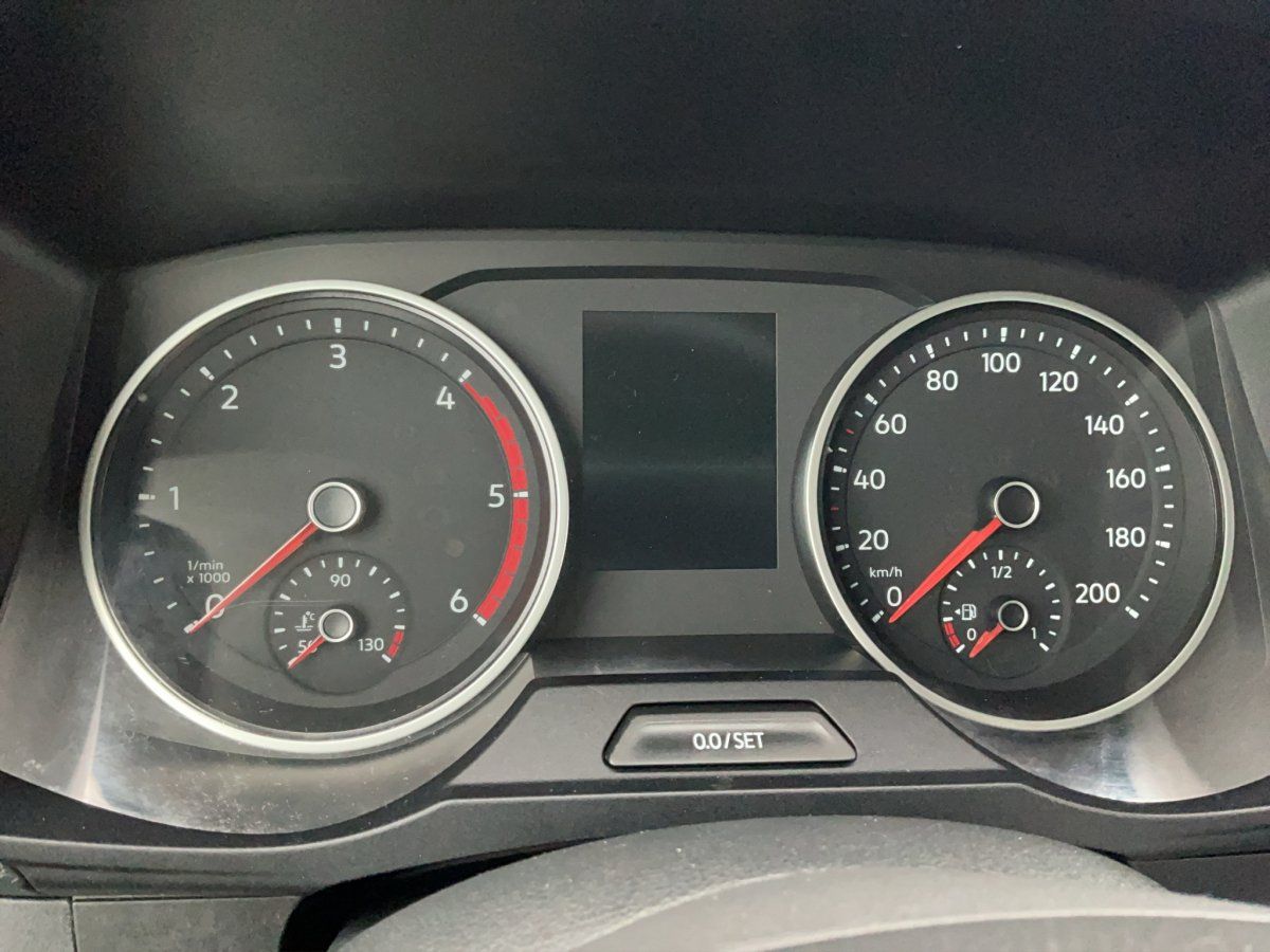 Fahrzeugabbildung Volkswagen Crafter 35 Pritsche 2.0 TDI Langer Radstand AHK