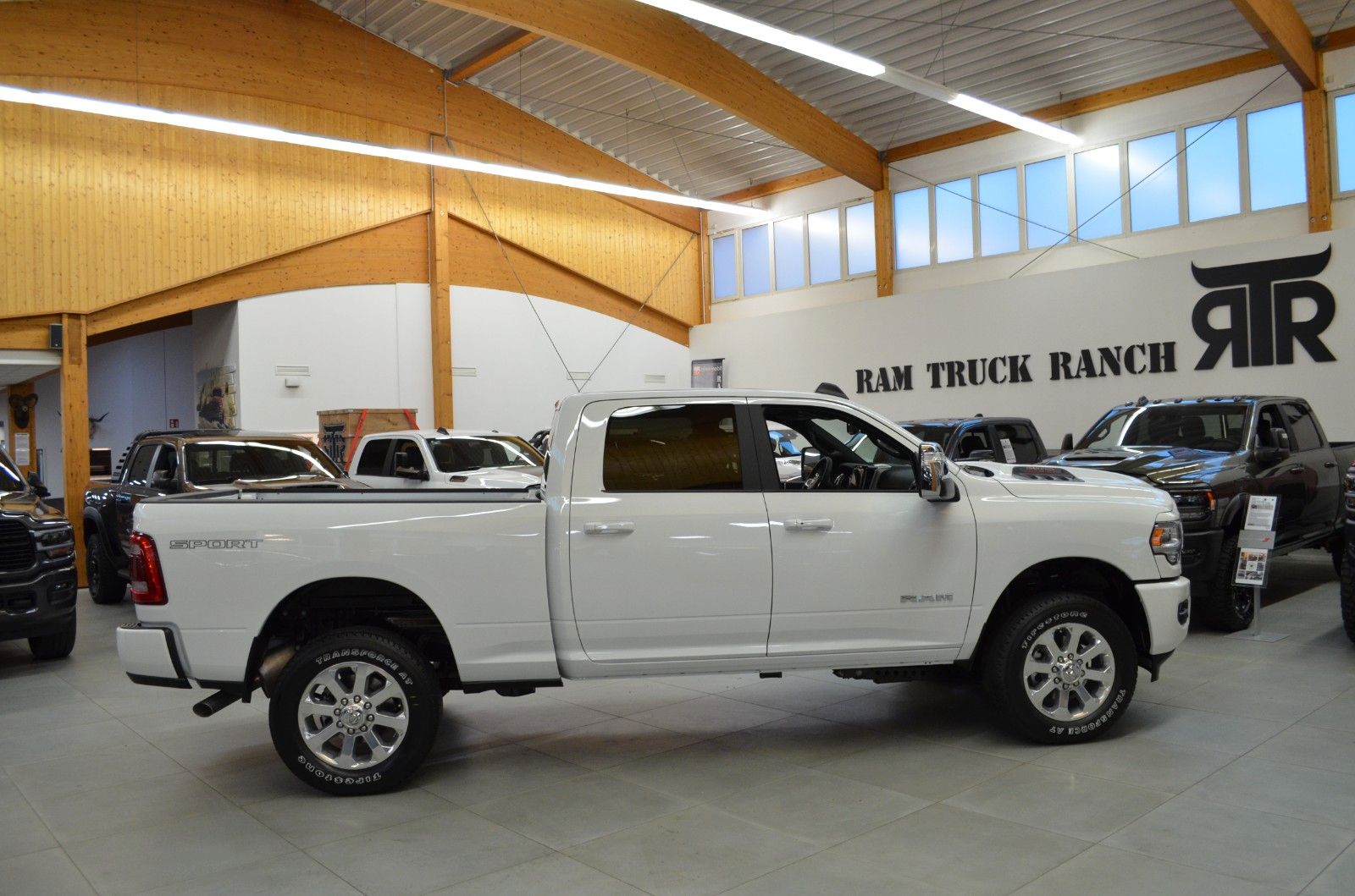 Fahrzeugabbildung Dodge RAM 2500 Laramie Crew Cab 4x4