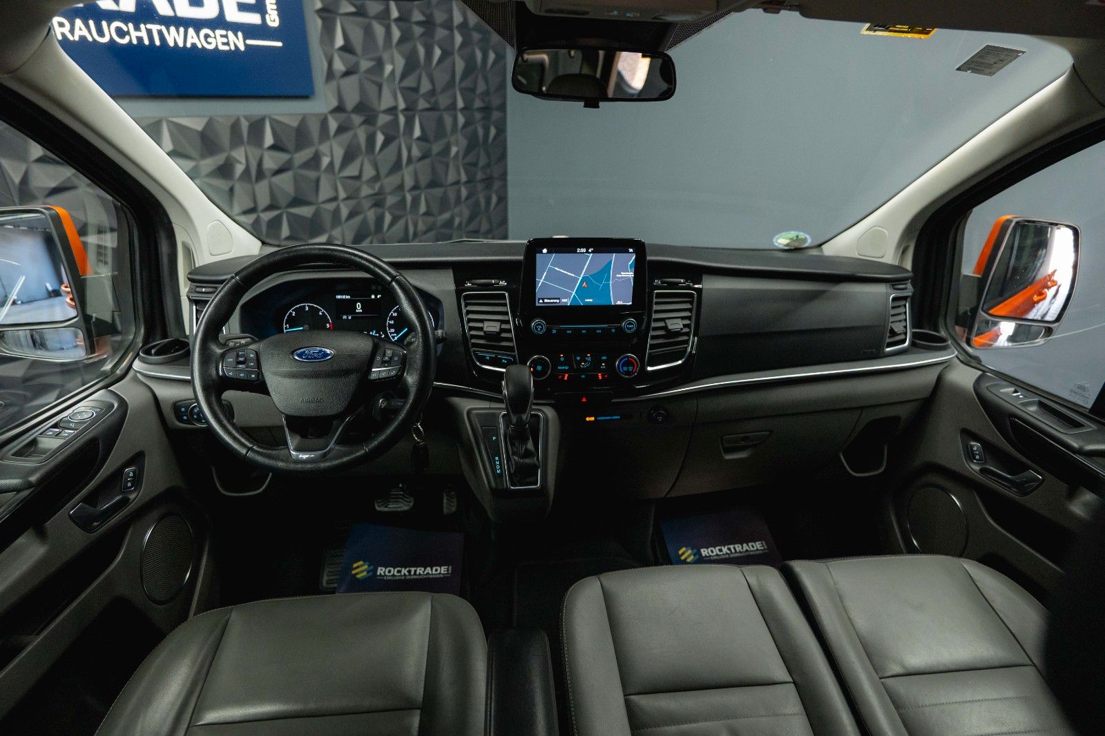 Fahrzeugabbildung Ford Tourneo Custom Kombi 320 L2 Trend Lang 9 Sitze