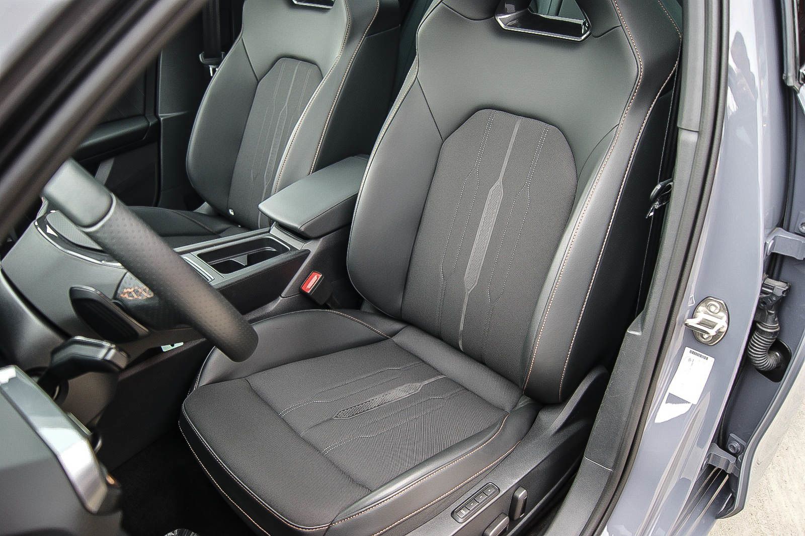 Fahrzeugabbildung CUPRA Leon Sportstourer e-Hybrid PANORAMA CARPLAY ACC