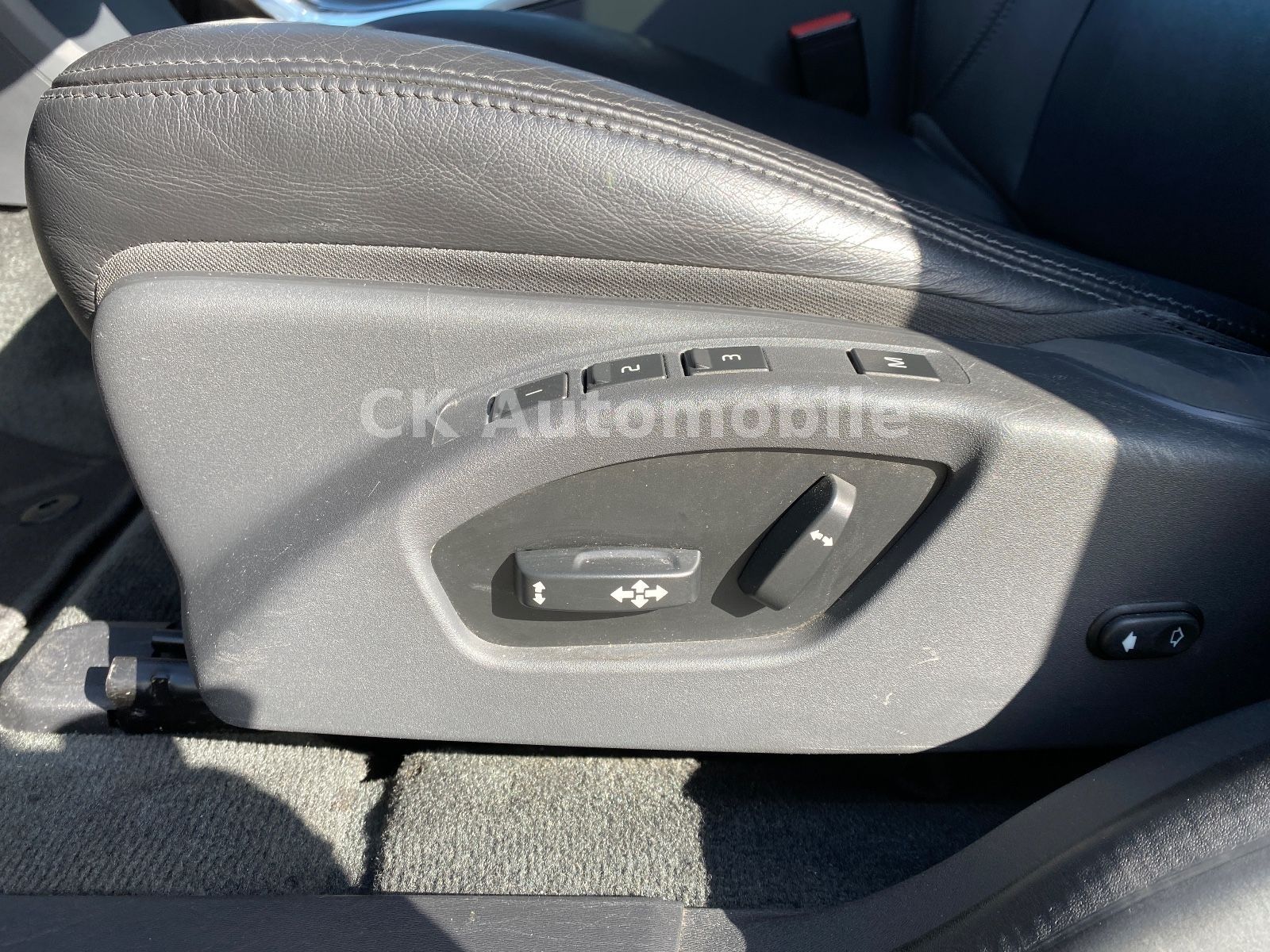 Fahrzeugabbildung Volvo XC60 D3 Summum 2WD/Navi/Leder/Bi-Xenon/PDC/AHK