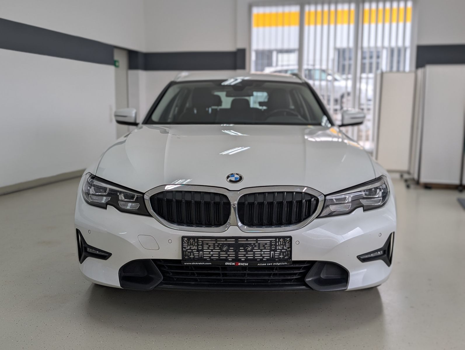 Fahrzeugabbildung BMW 320 d Sport Line LED TEMP SHZ PDC NAVI APP