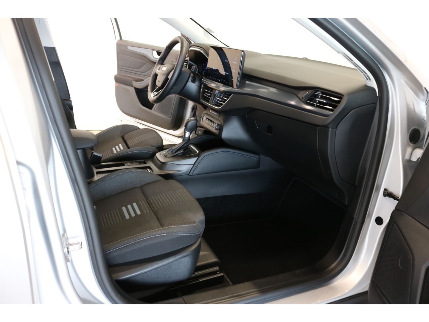 Fahrzeugabbildung Ford Focus Active X Schiebdach LED DAB totWinkel ASS