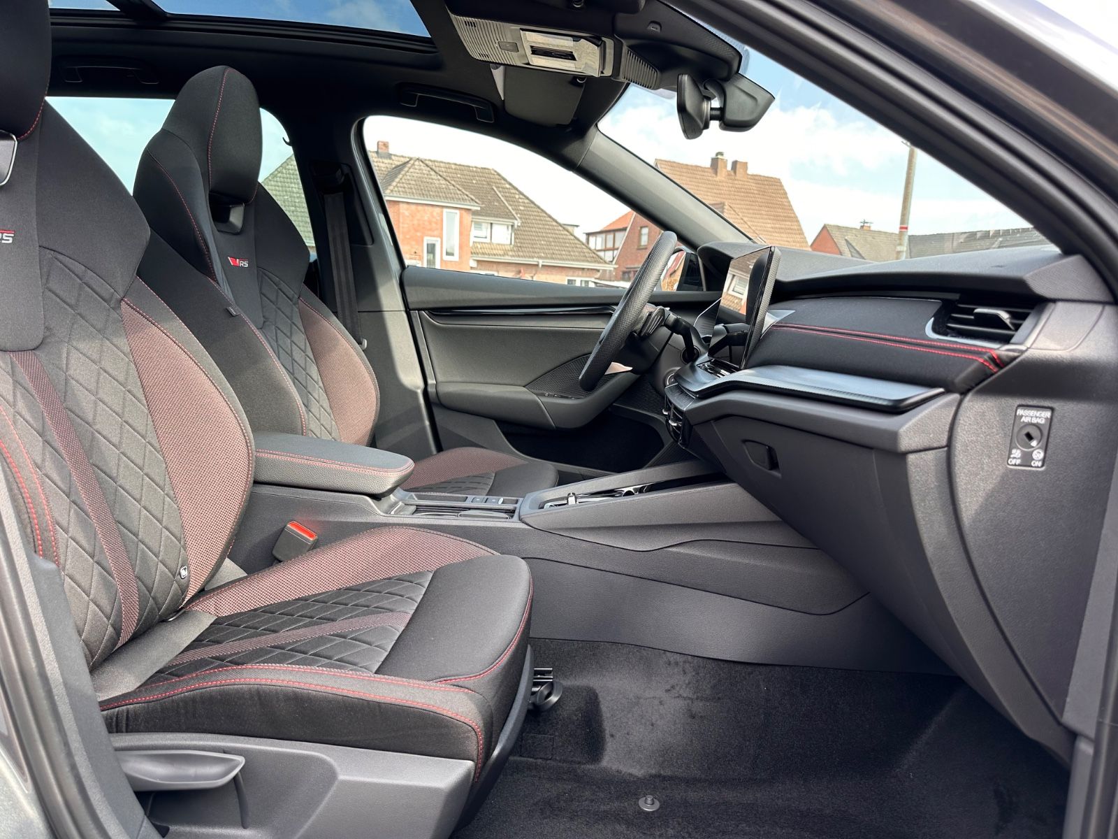 Fahrzeugabbildung SKODA Octavia Combi RS 2.0 TSI Matrix/Pano/Navi/ACC