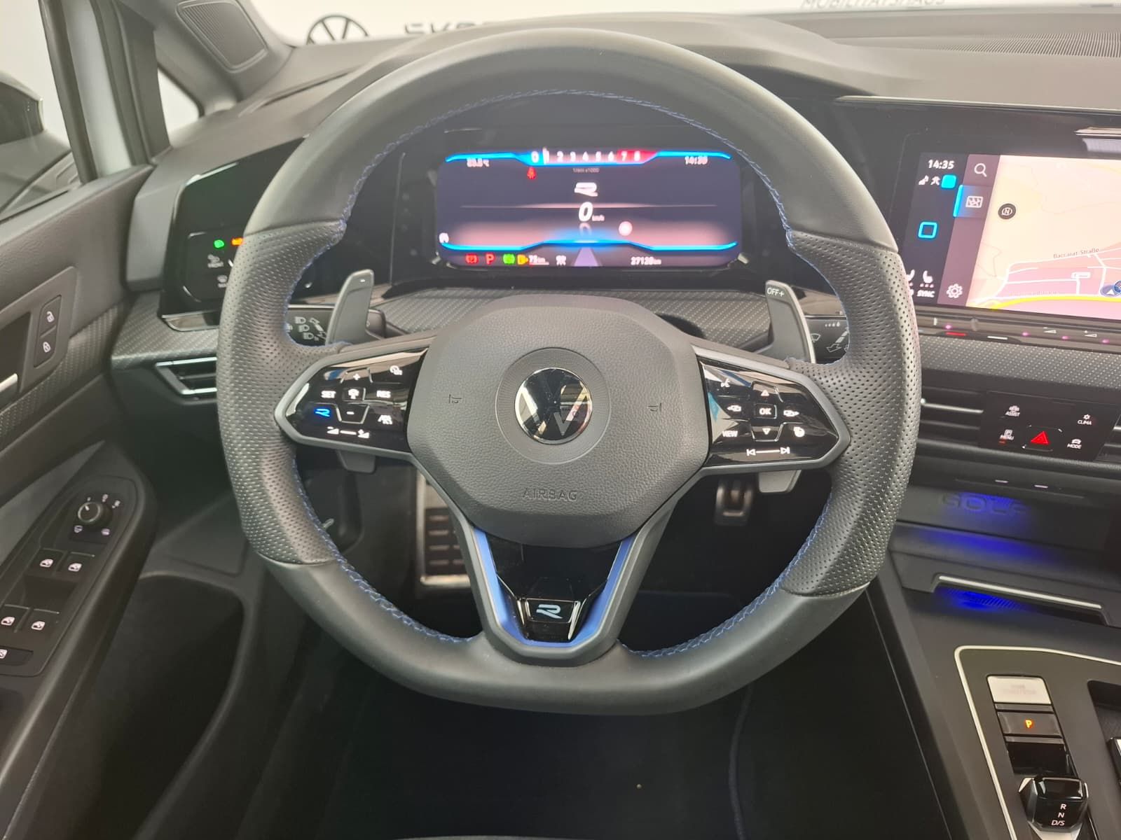 Fahrzeugabbildung Volkswagen Golf VIII Lim. R 2,0 TSI DSG 4M + ACC + IQ.Light