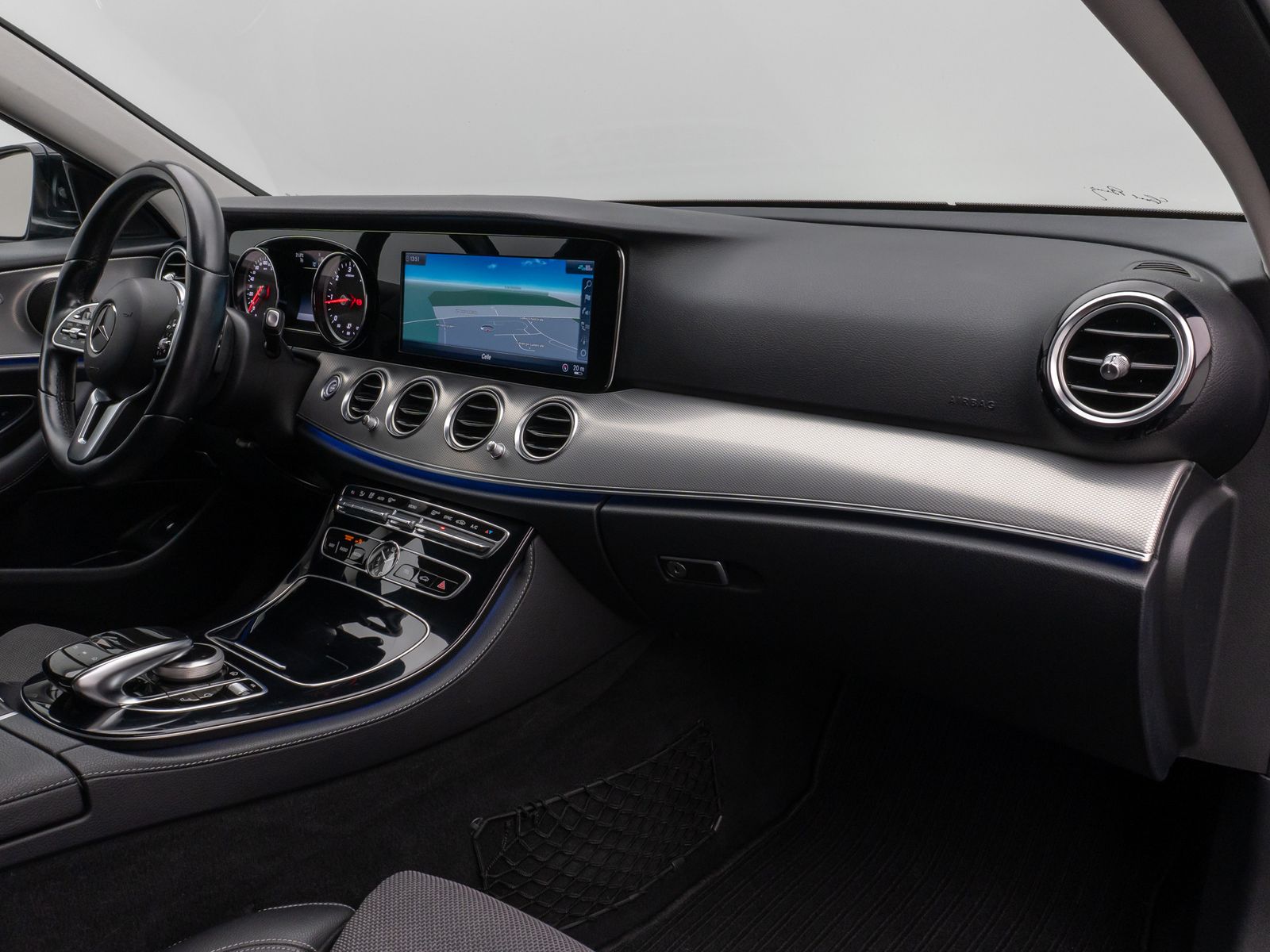 Fahrzeugabbildung Mercedes-Benz E 220d T-Modell Avantgarde Kamera AHK Tempomat