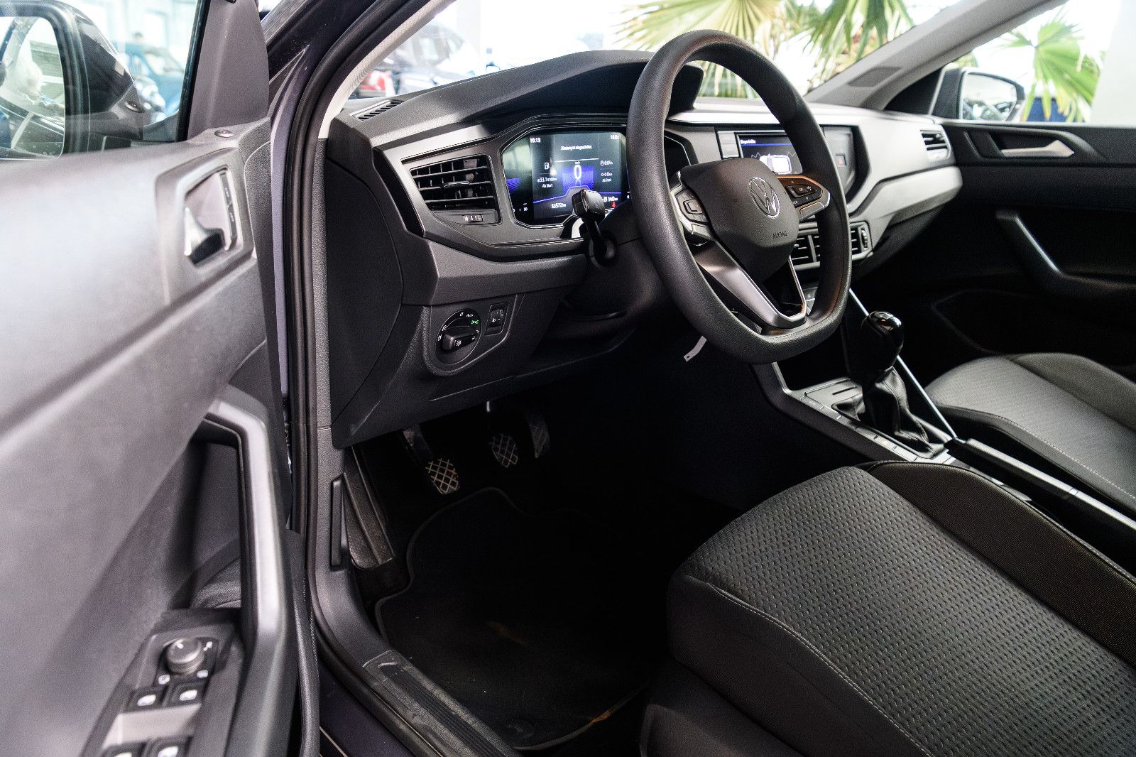 Fahrzeugabbildung Volkswagen Polo 1.0l 59kw+Klima+LED+GJ-Reifen+SHZ
