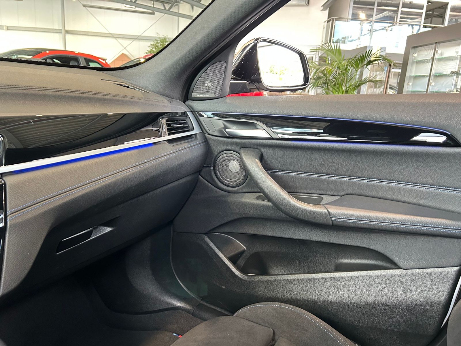 Fahrzeugabbildung BMW X2 M35 i xDrive Shadow PANO HUD H/K KAM