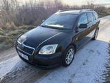 Toyota Avensis Combi Sol 2.0-l-D-4D Sol - Toyota Avensis aus 2005 mit Diesel-Antrieb
