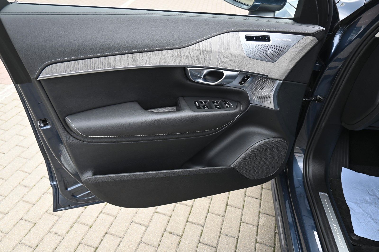 Fahrzeugabbildung Volvo XC90 T8 Ultimate Bright PHEV *AHK*MASS*B&W*LUFT*