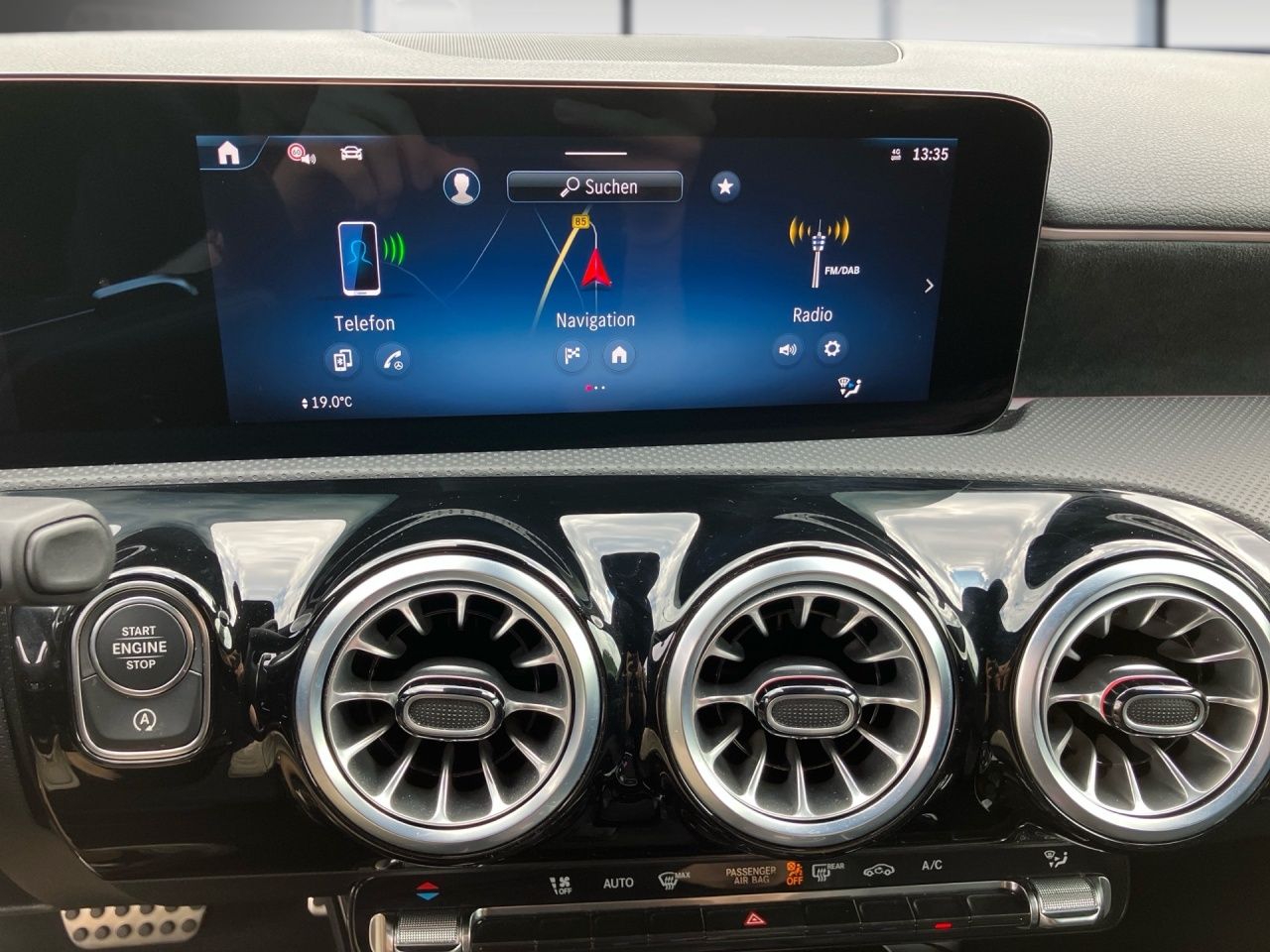 Fahrzeugabbildung Mercedes-Benz AMG A 35 4M AHK+MULTIBEAM+KEYLESS+AMBIENTE+LHZ