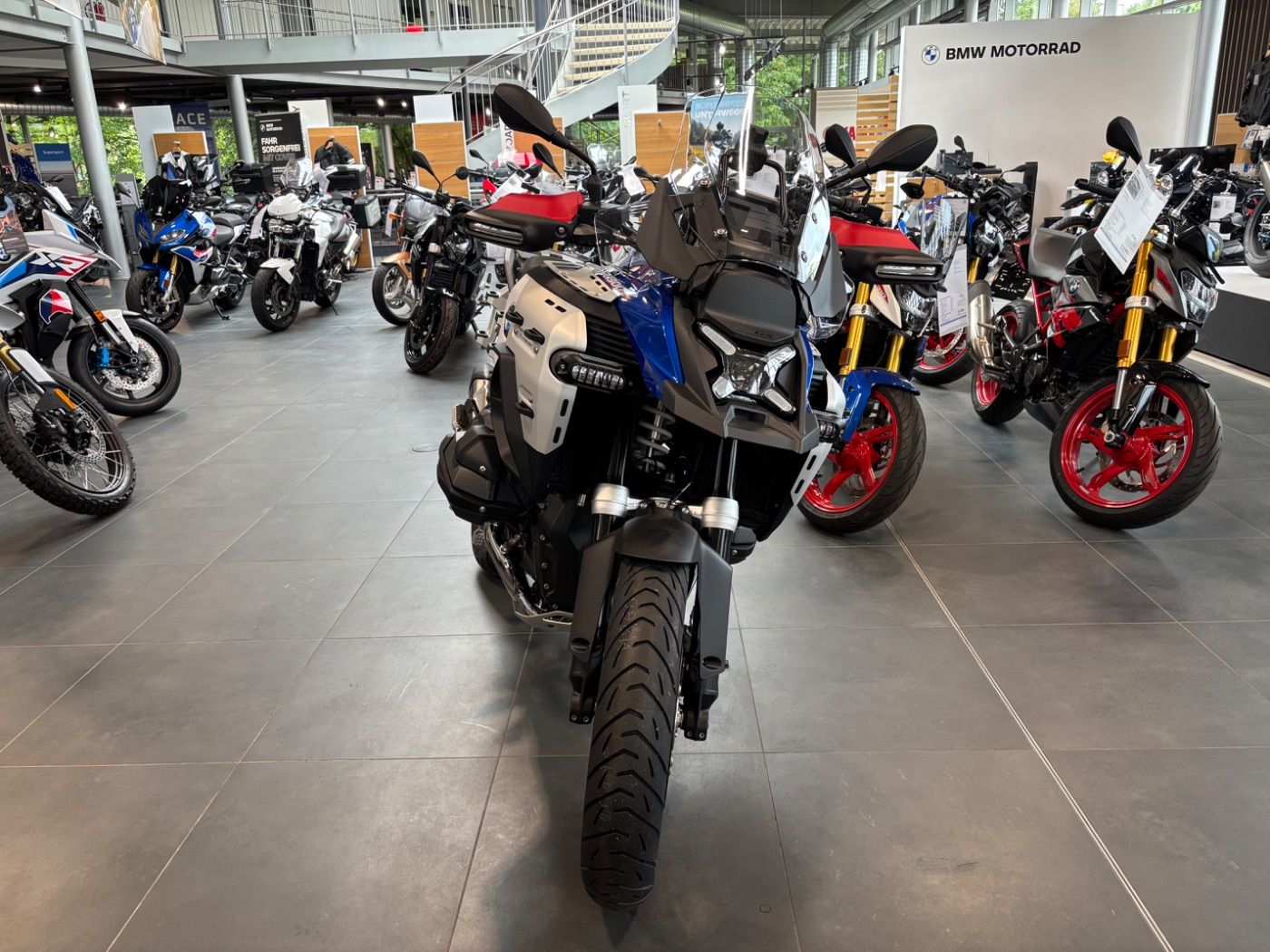 Fahrzeugabbildung BMW R 1300 GS Adventure Trophy 3 Pakete ASA