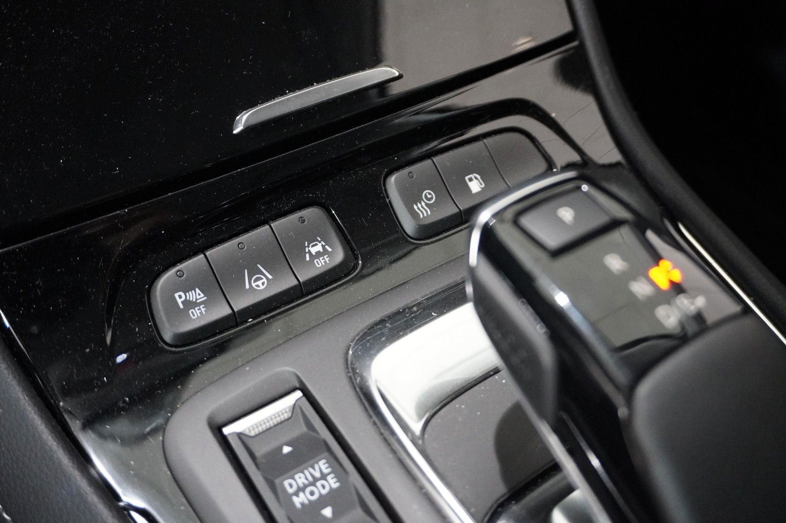 Fahrzeugabbildung Opel Grandland (X) 1.6T GSe HYBRID 4X4 NAVI/LED/SPORT