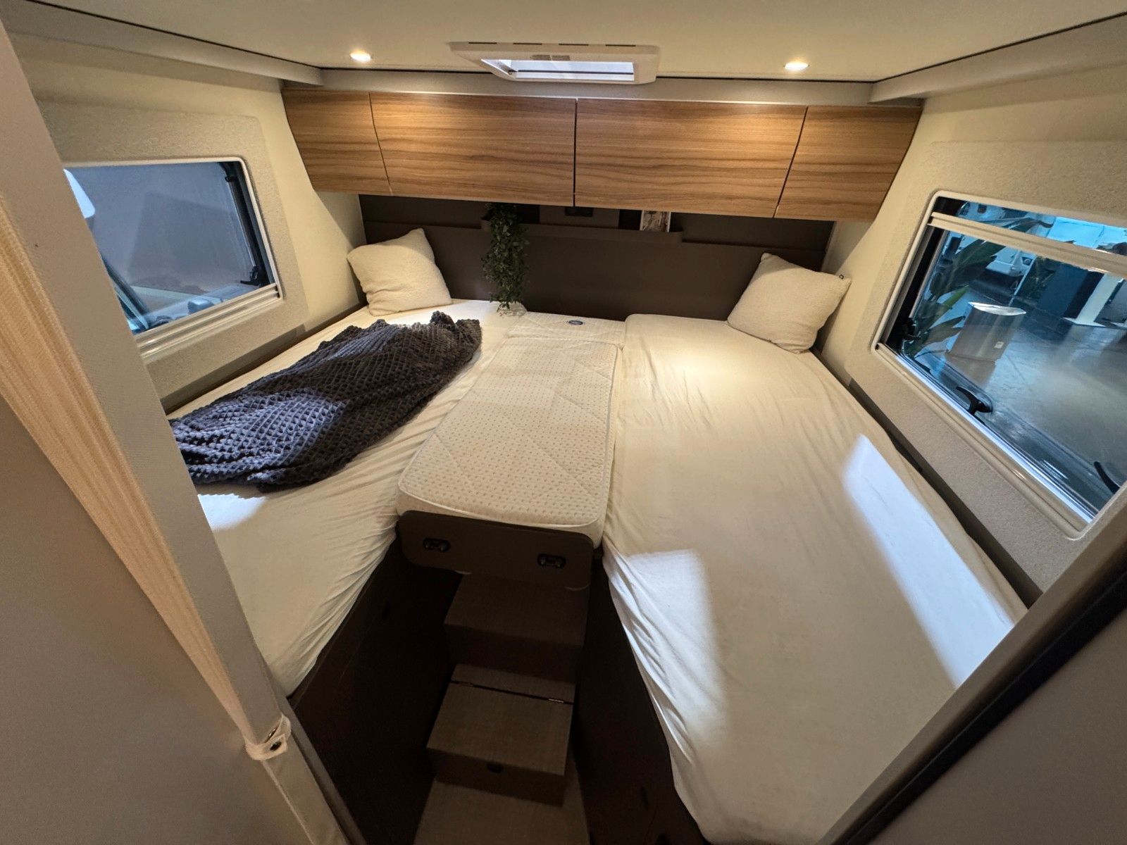 Fahrzeugabbildung Bürstner B66 690-SITZGRUPPE UMBAUBAR-SPAREN SIE € 7.040,-