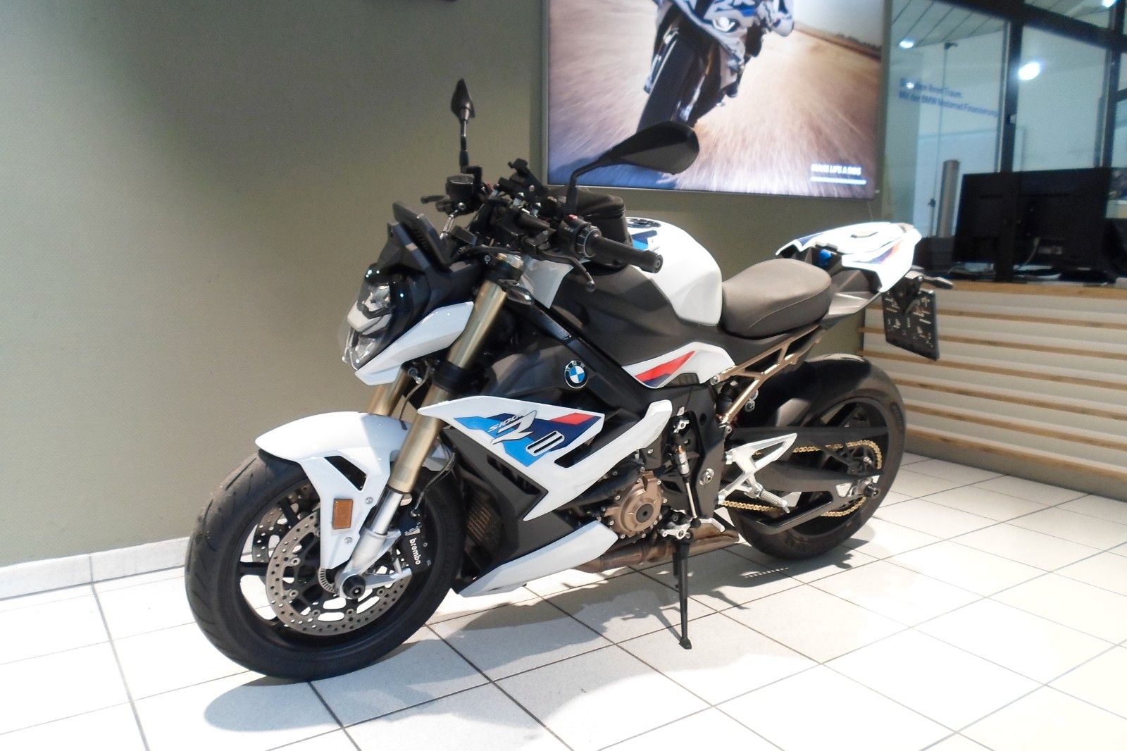 Fahrzeugabbildung BMW S1000 R mit Oil-Inklusive (5/50)