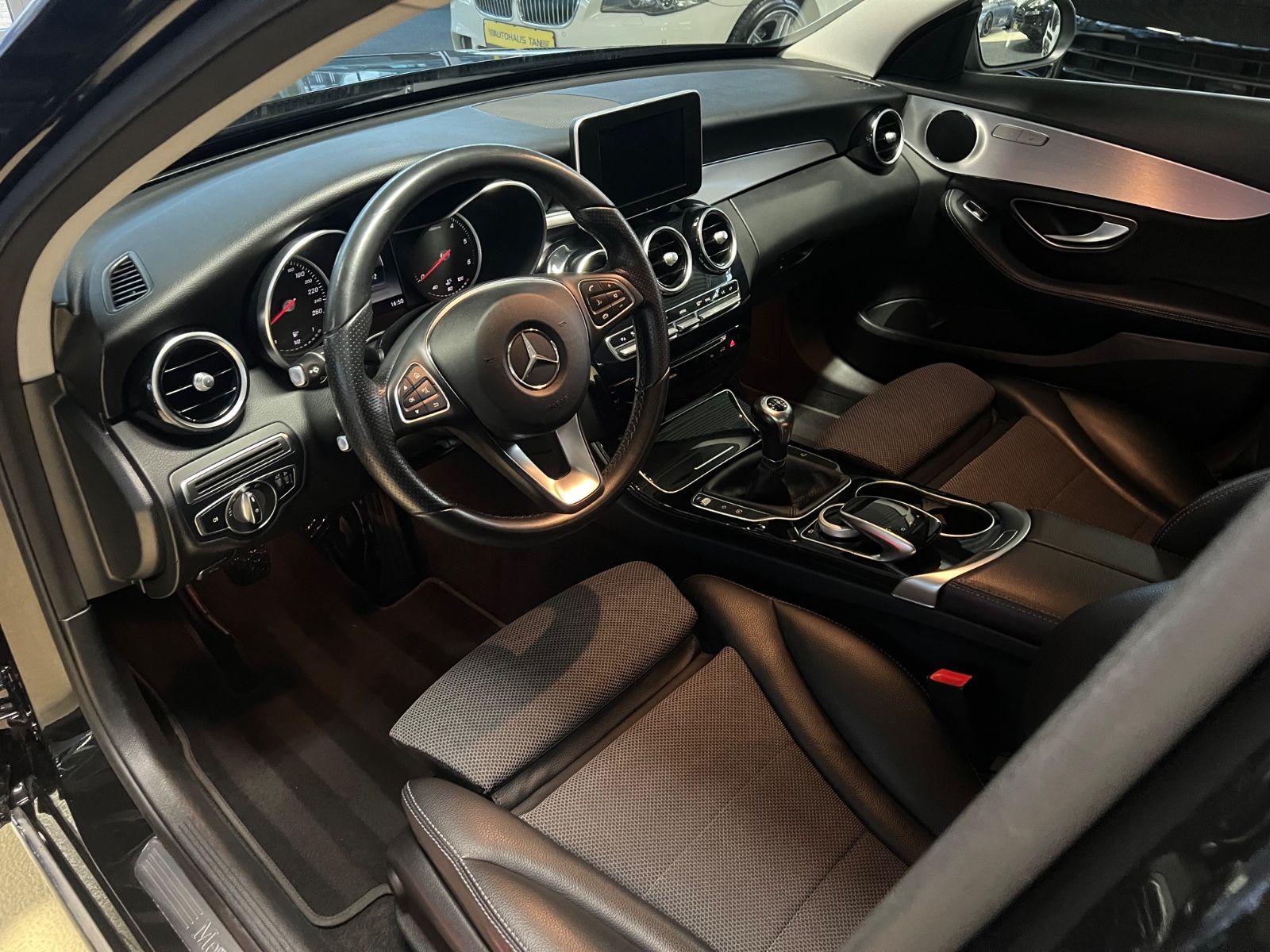 Fahrzeugabbildung Mercedes-Benz C 200 d Lim. Sport line * SITZH*TEILLEDER*NAVI*