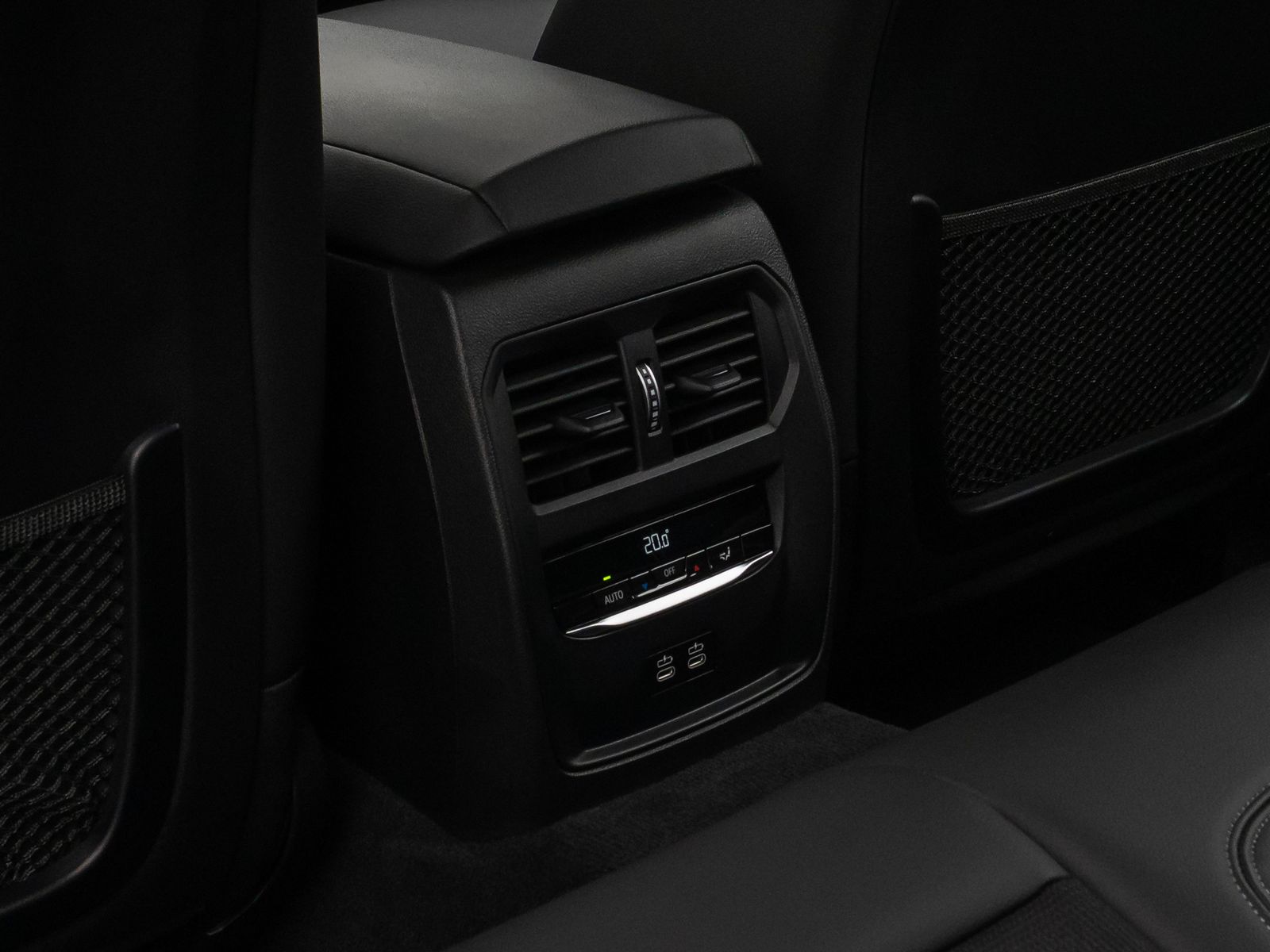 Fahrzeugabbildung BMW 330e DAB CockPit+ PDC Geschwindigkeitsreg Sport