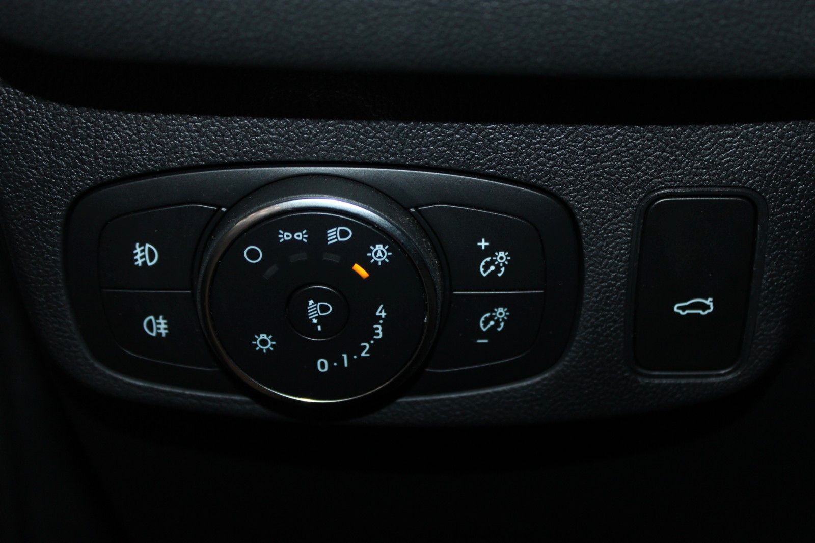 Fahrzeugabbildung Ford Focus ST-Line X Aut. LED ACC Leder Pano HUD Wint