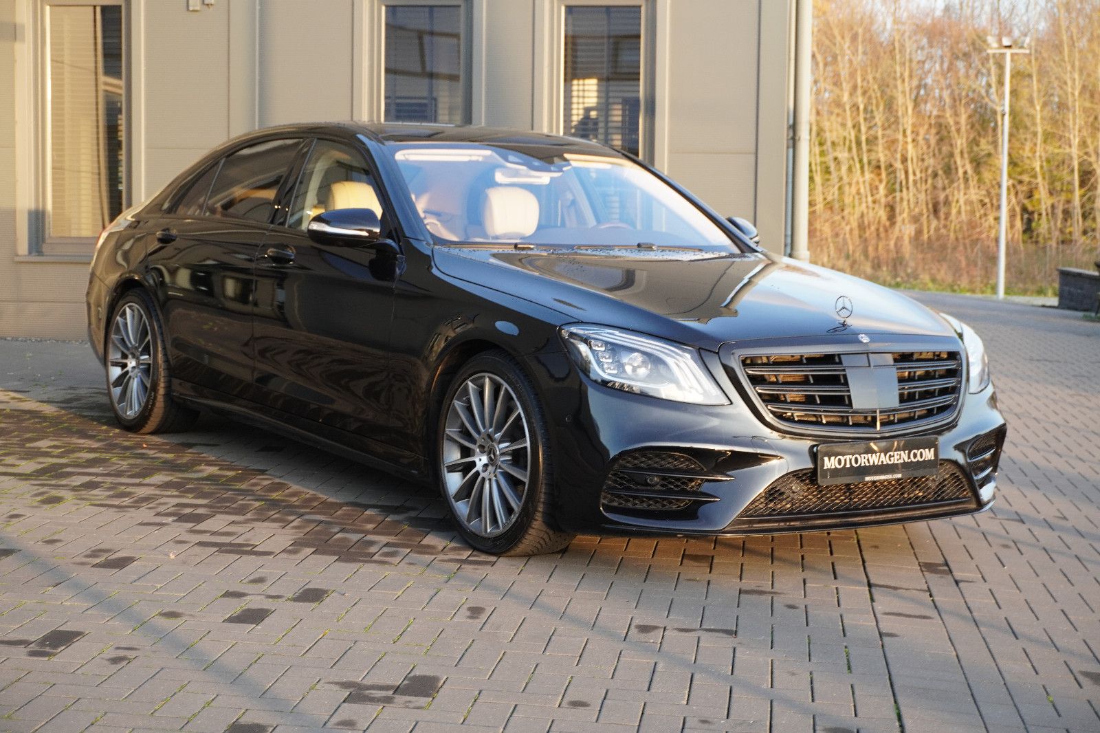 Fahrzeugabbildung Mercedes-Benz S 560 4Matic L