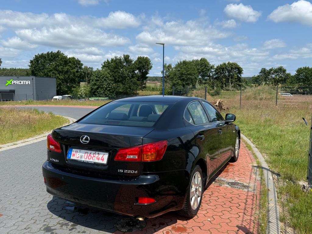 Lexus IS 220