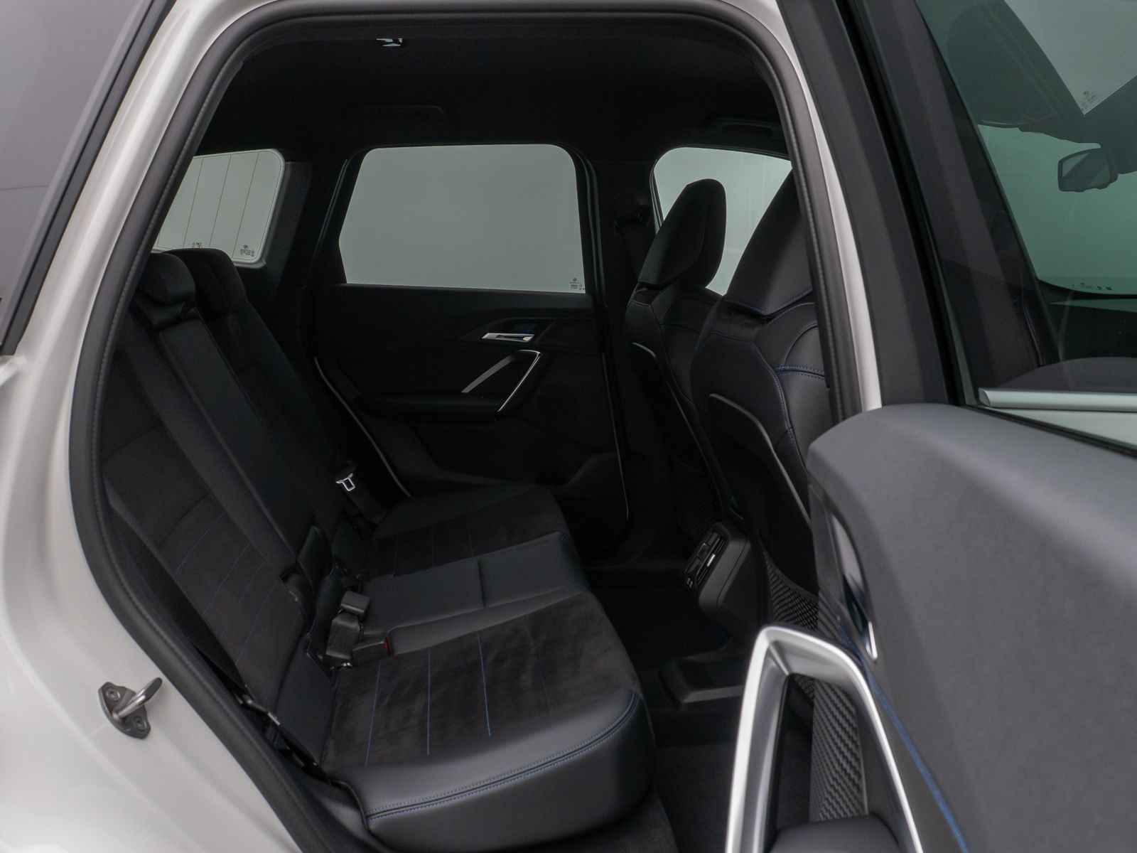 Fahrzeugabbildung BMW iX1 xD30  M Sport Kamera DAB Fernlichtassist AHK