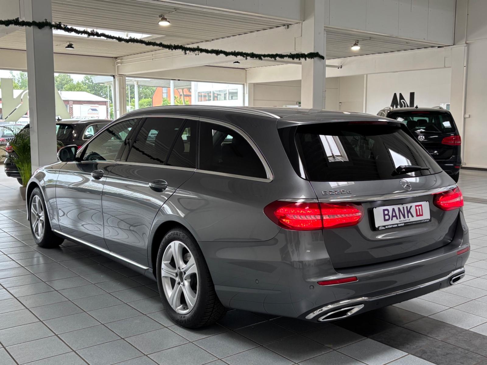 Mercedes-Benz E 220d Automatik,Scheckheft,Burmester,AHK,Navi