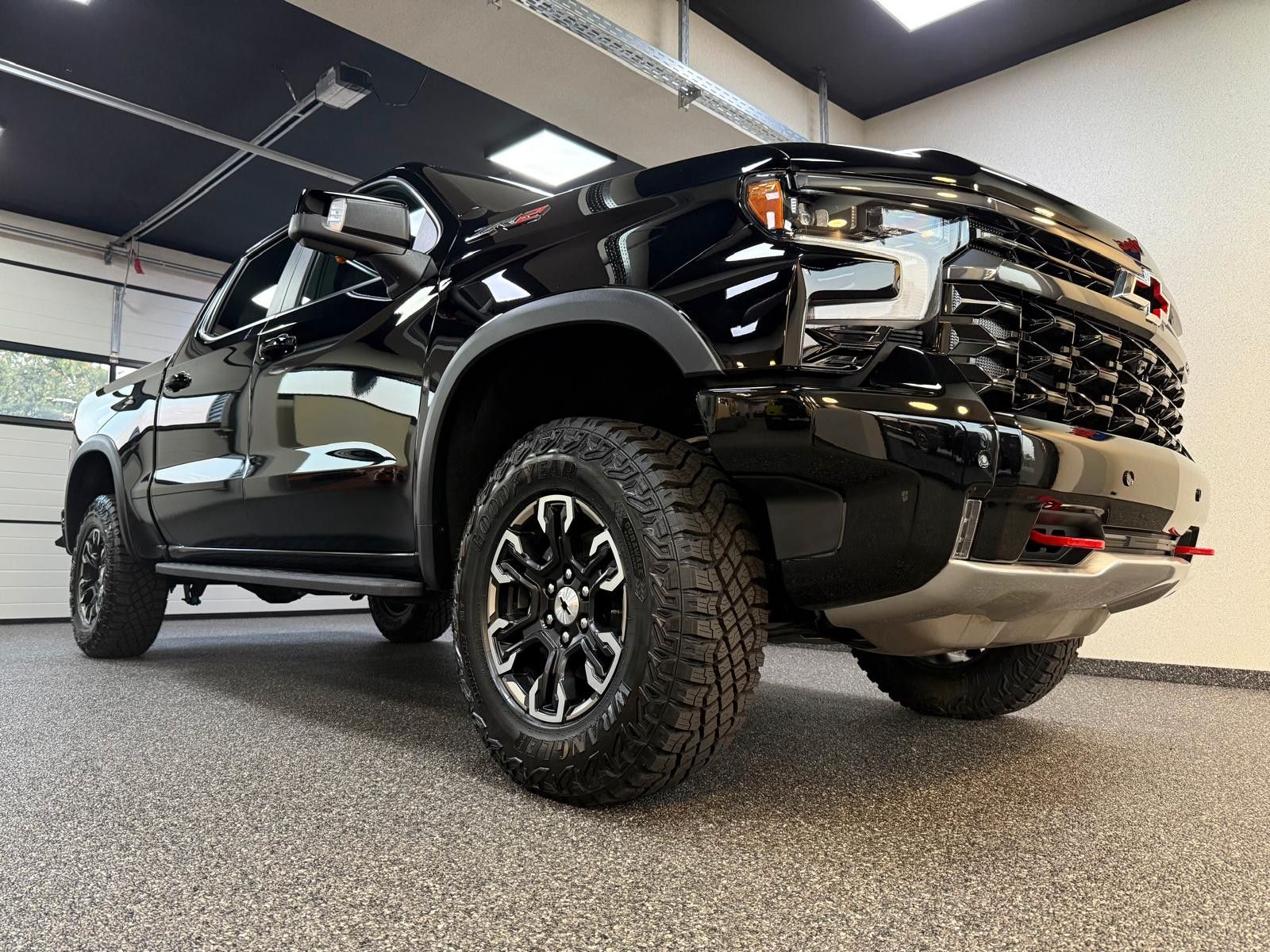 Fahrzeugabbildung Chevrolet 2026 SILVERADO ZR2 OFF ROAD-SIDE ST 6.2L V8-4x4