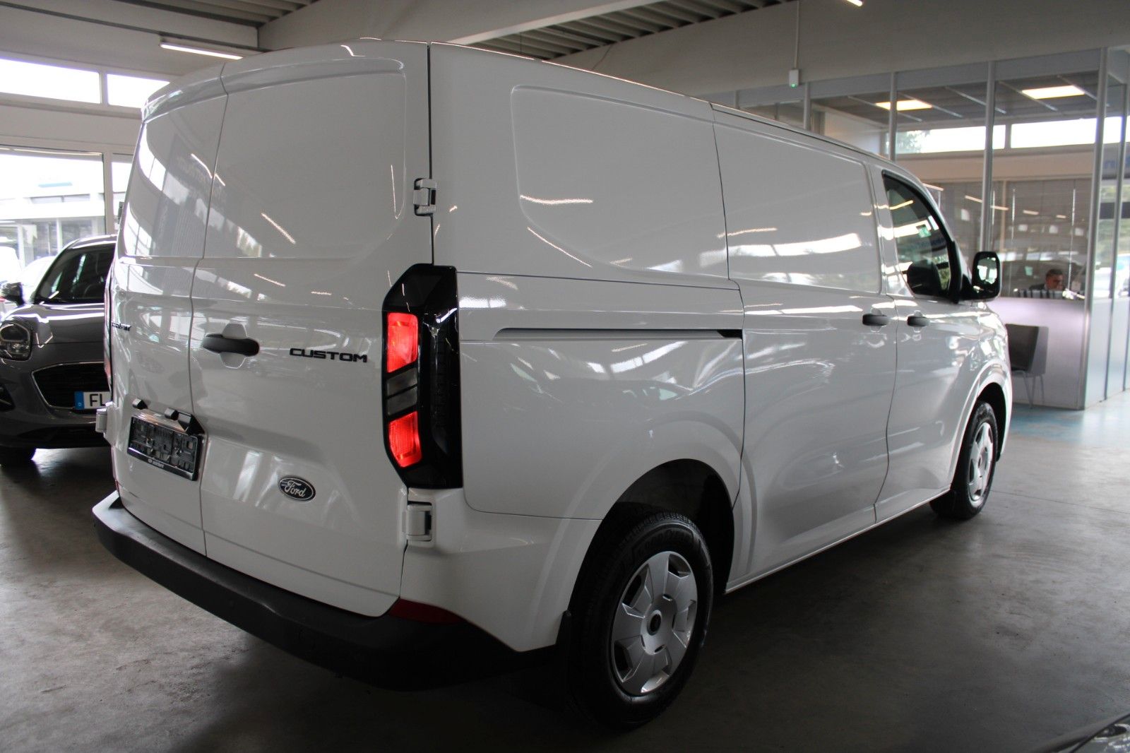 Fahrzeugabbildung Ford Transit Custom L1 TREND LED NAVI CAM ACC SHZ uvm