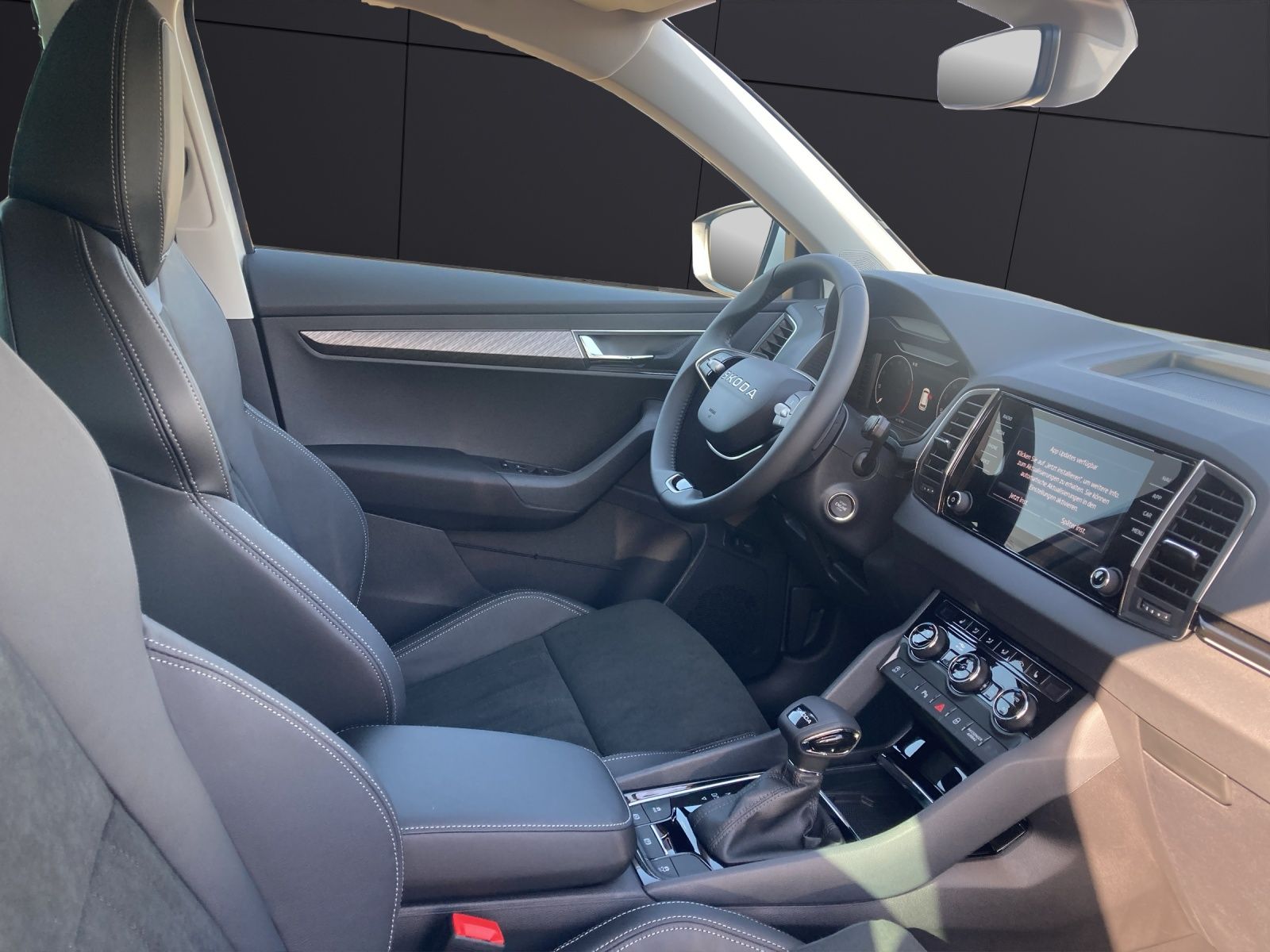 Fahrzeugabbildung SKODA Karoq TOUR TSI DSG LED, AHZV, Digital Cockpit