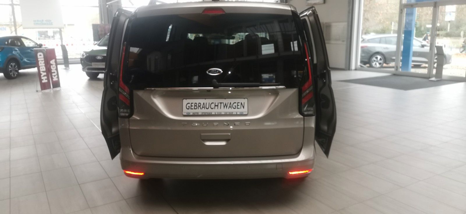 Fahrzeugabbildung Ford Grand L2 Titanium Automatik