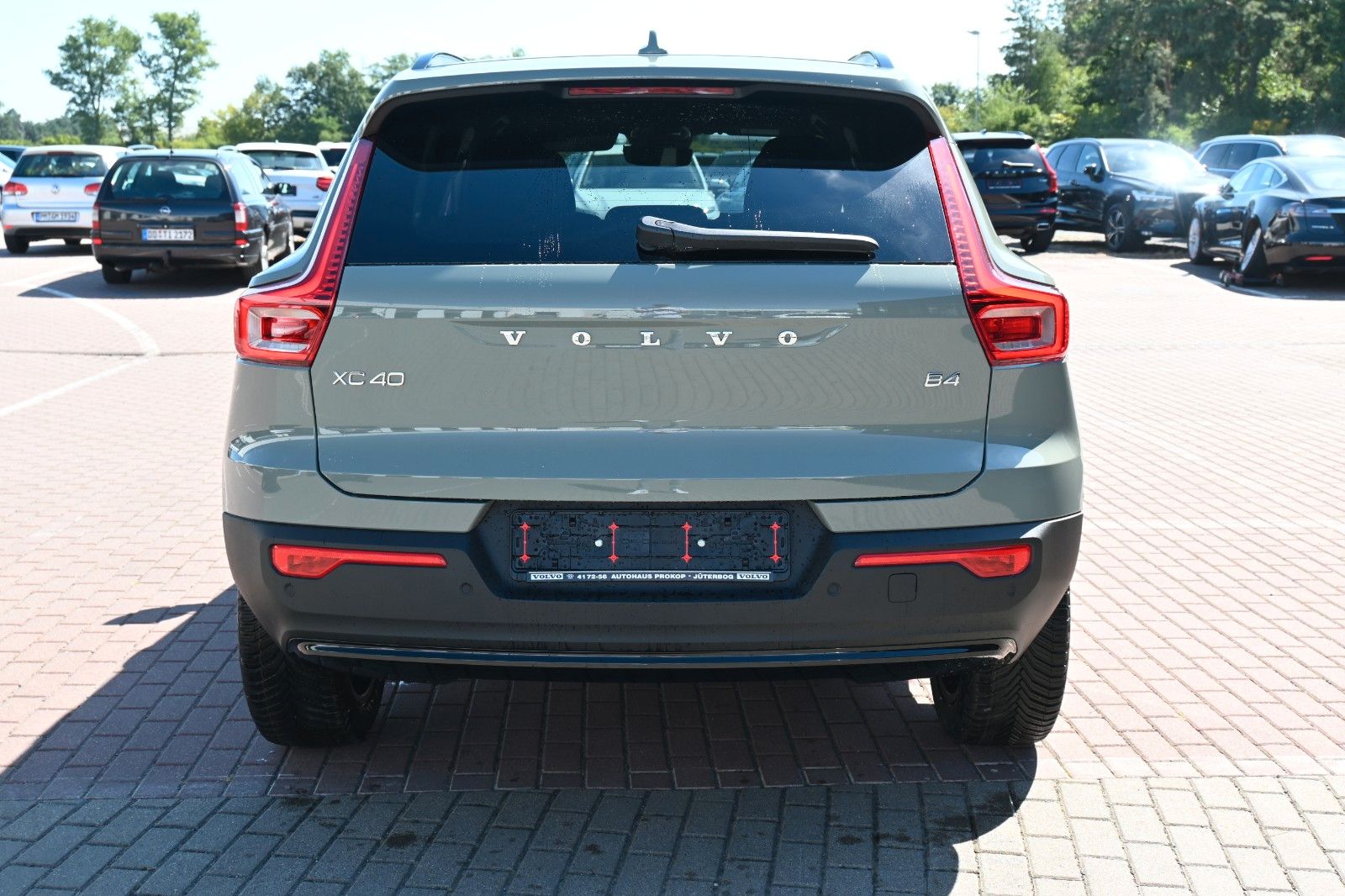 Fahrzeugabbildung Volvo XC40 B4 DKG Plus Dark*FSHZG*360°*ACC*Allwetter