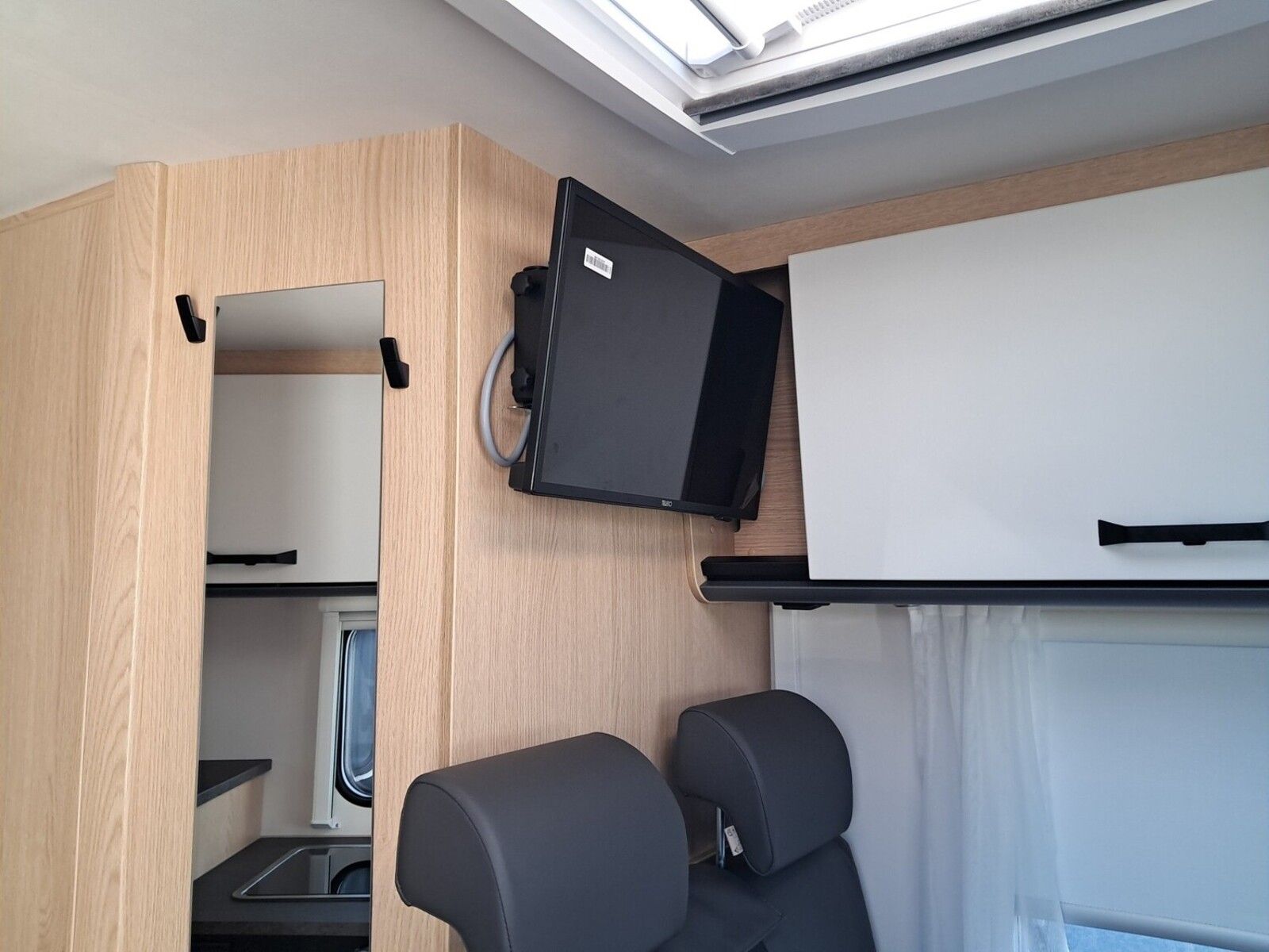 Fahrzeugabbildung Sunlight Adventure V 66 Automatik, Dörr Edition, TV
