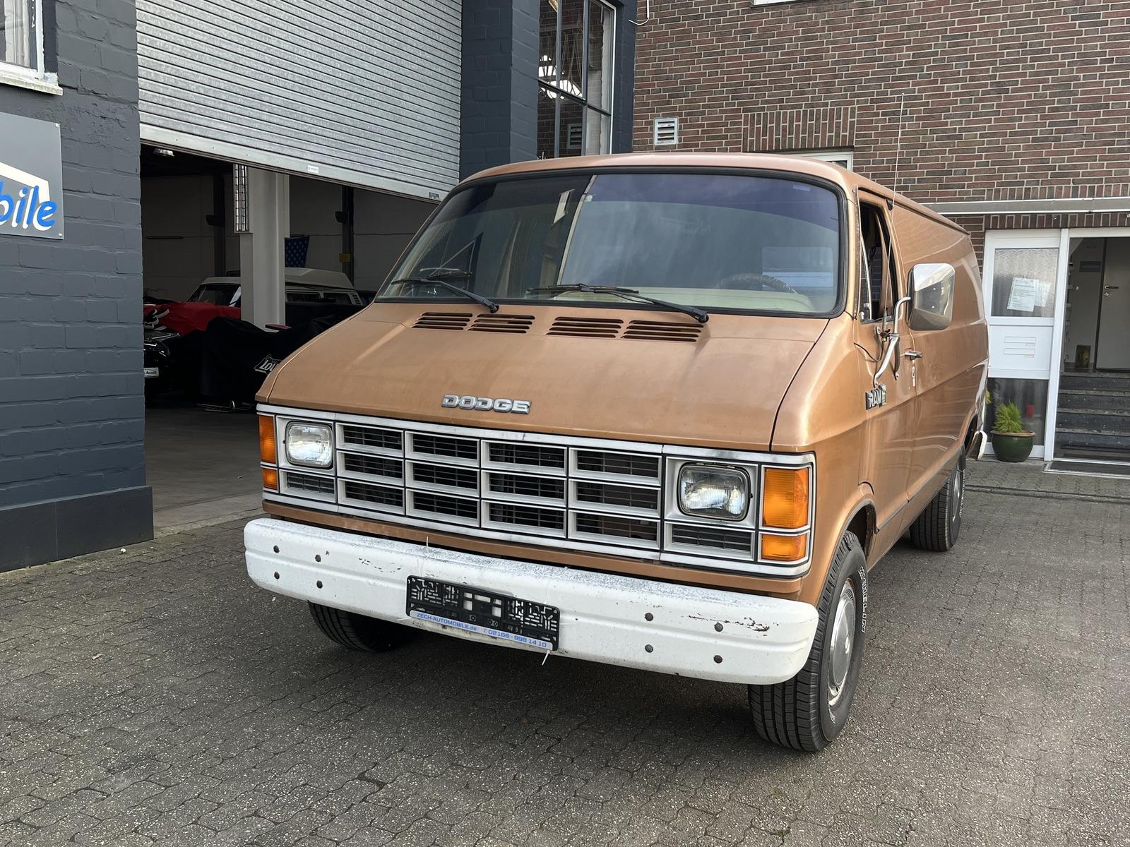 Dodge Ram Van 250 Custom * Survivor im Erstlack *
