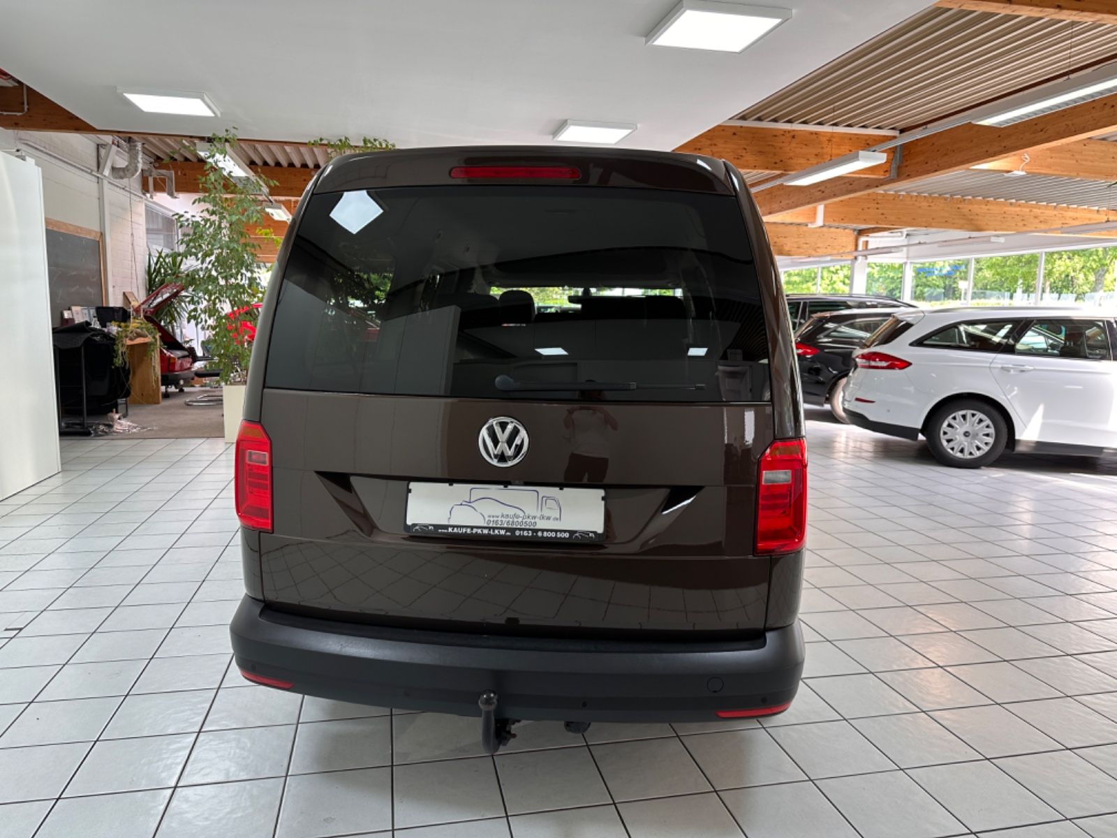 Fahrzeugabbildung Volkswagen Caddy PKW Maxi Trendline *AHK, 7 Sitzer*