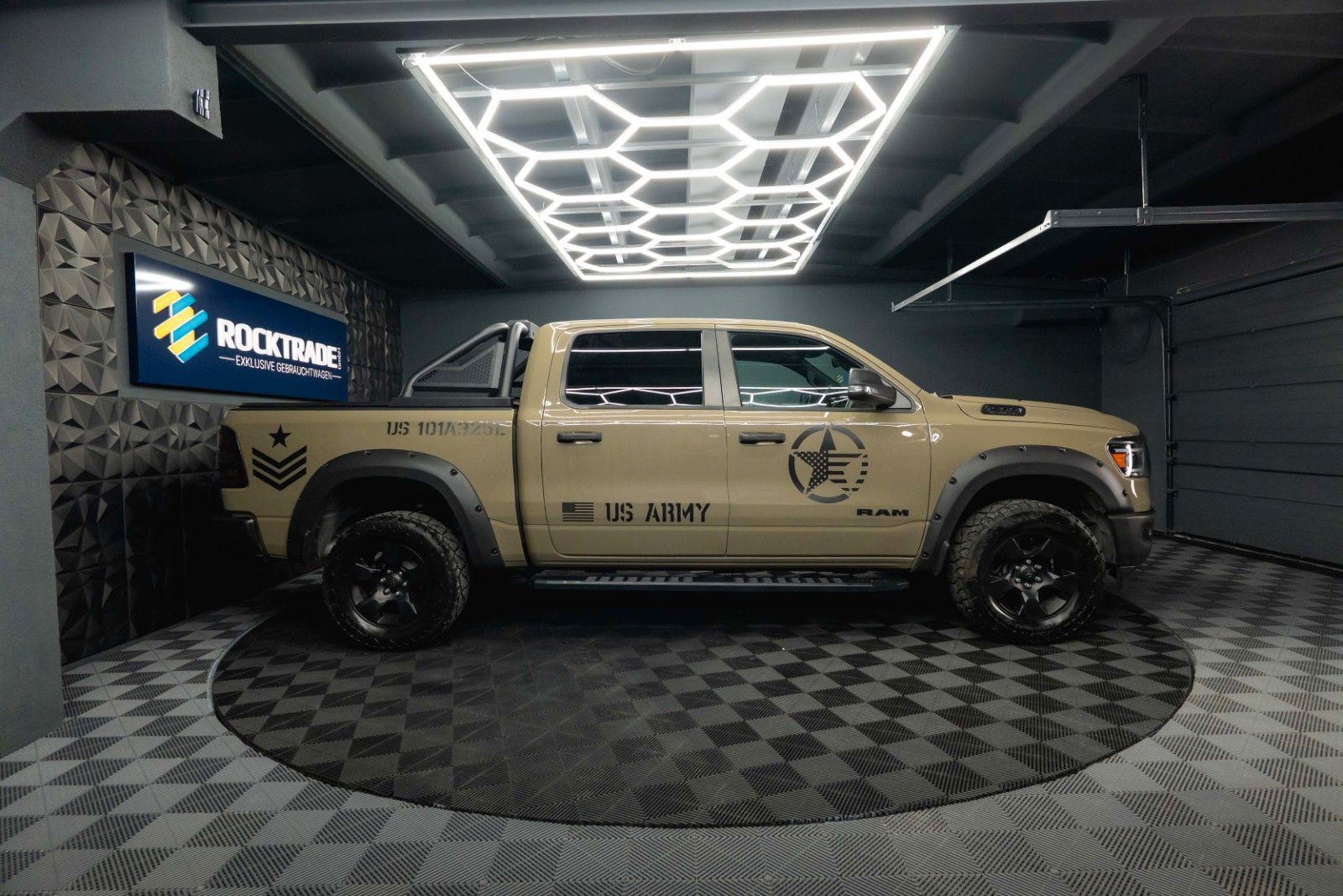 Fahrzeugabbildung Dodge RAM 5.7 V8 HEMI 4x4 NIGHT OFFROAD ARMY STYLE LED