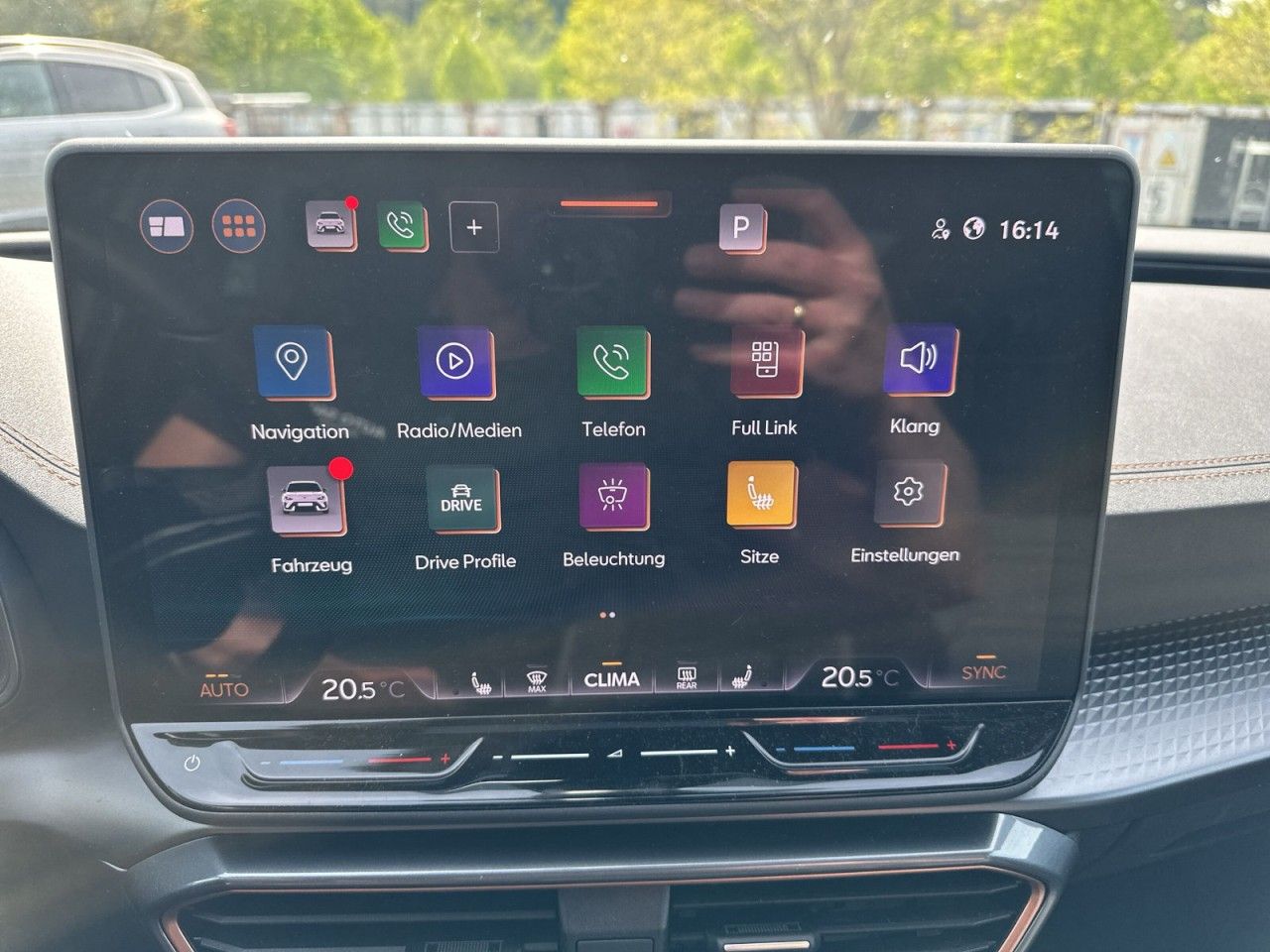Fahrzeugabbildung CUPRA Leon ST VZ 2.0 TSI 333 PS 4Drive Akebono Pano - mit KI generiert/bearbeitet